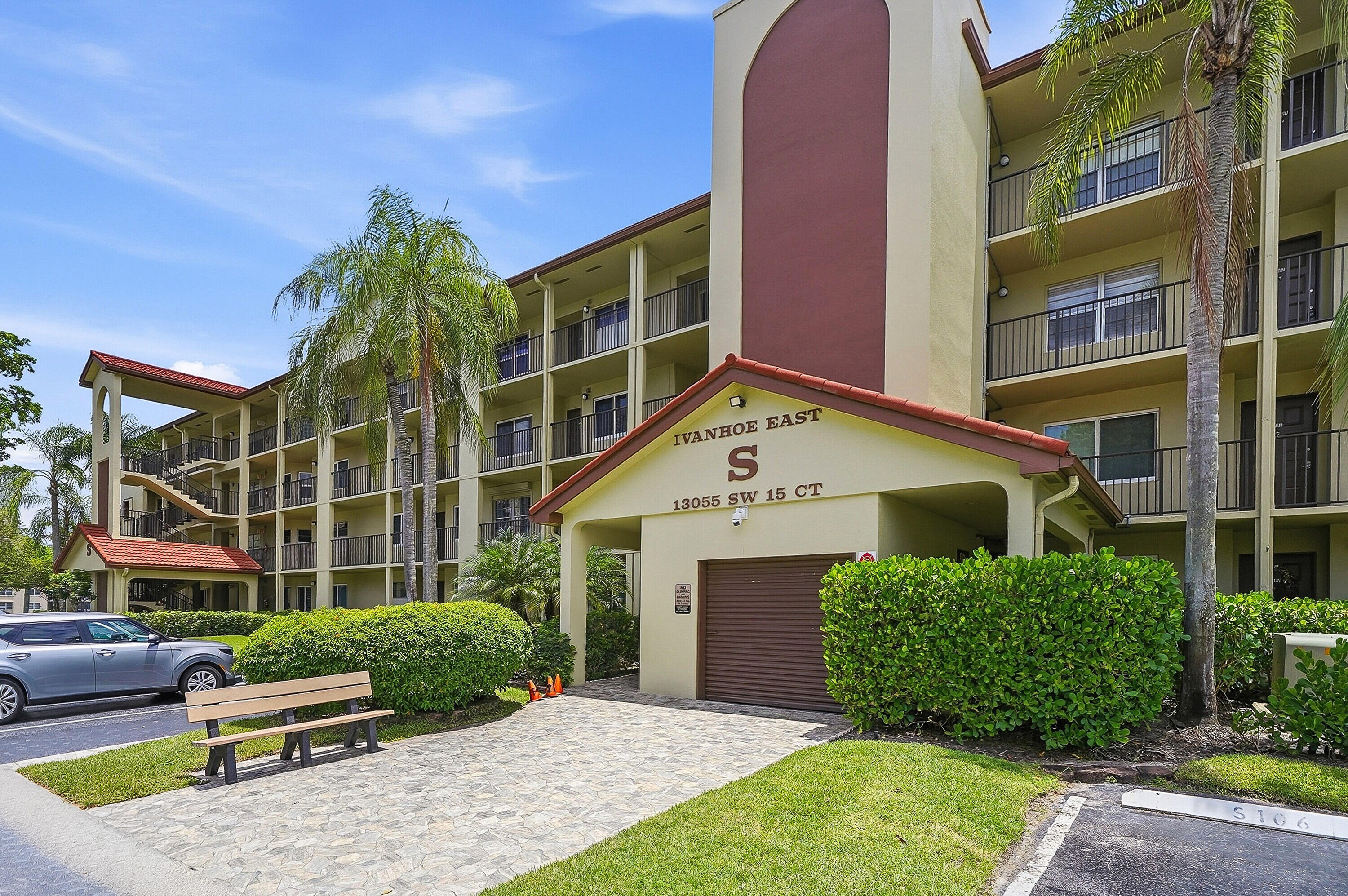 Pembroke Pines photo 4