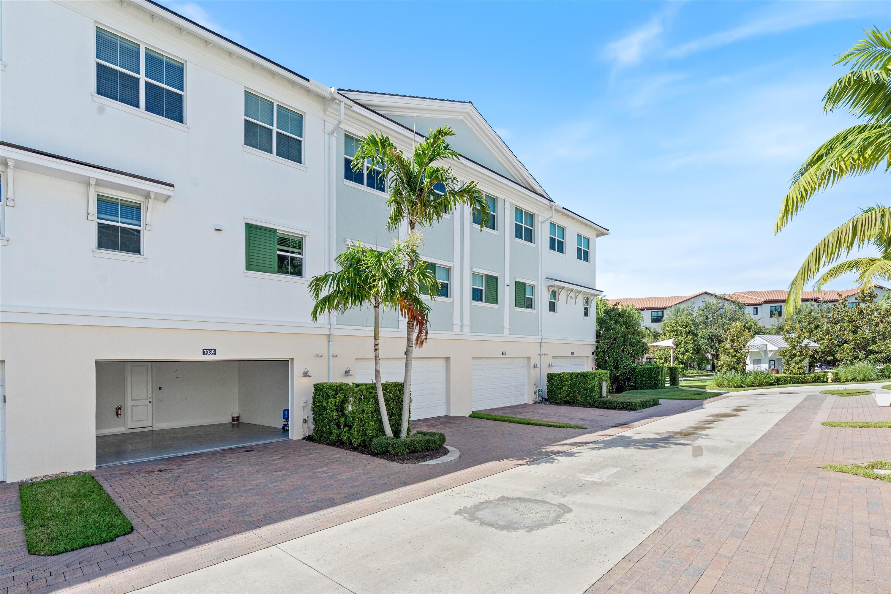 Palm Beach Gardens photo 3