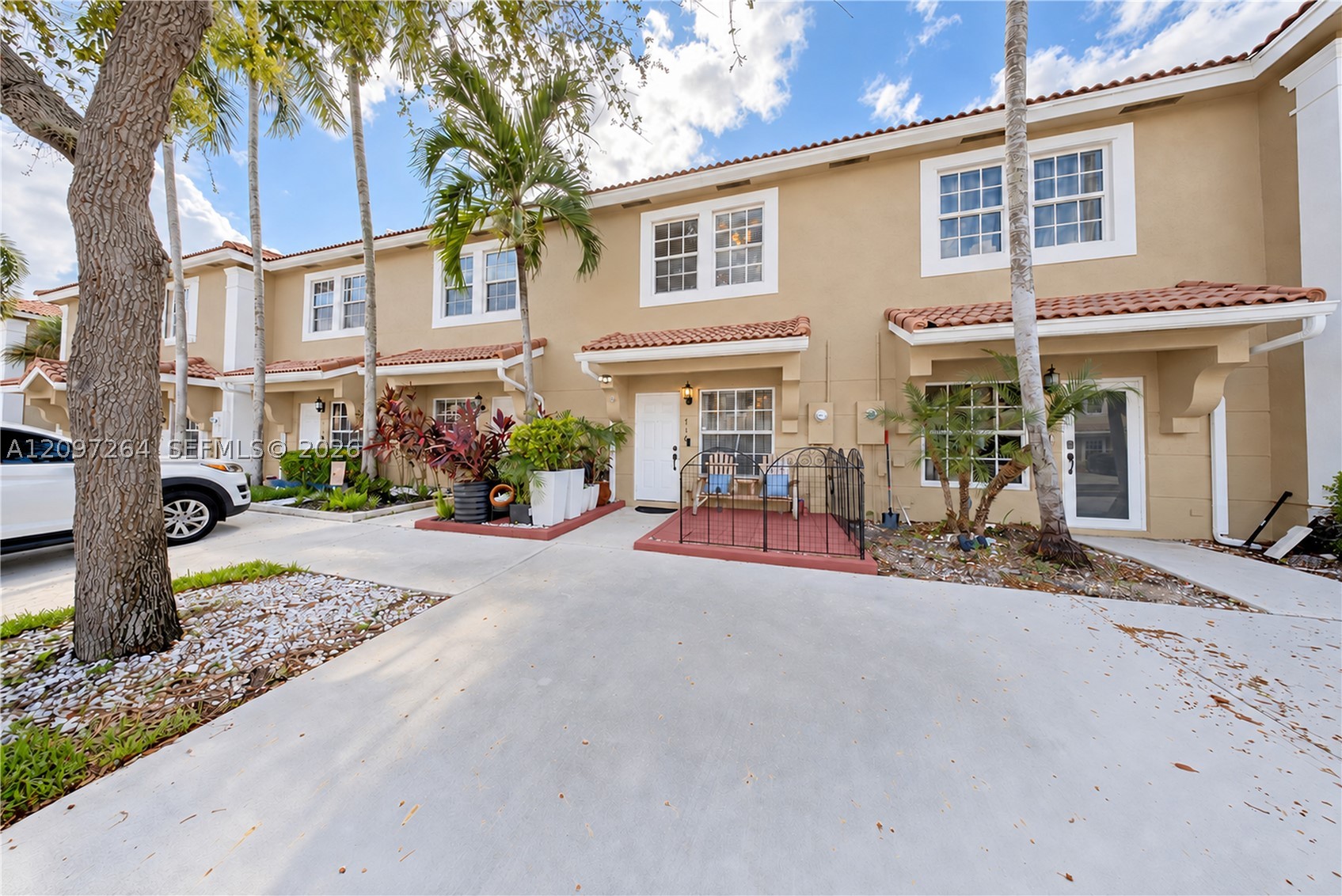 Pembroke Pines photo 2