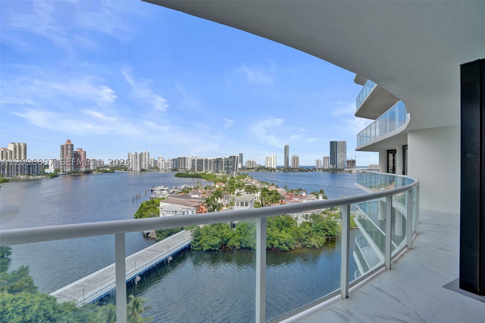 Aventura photo 2