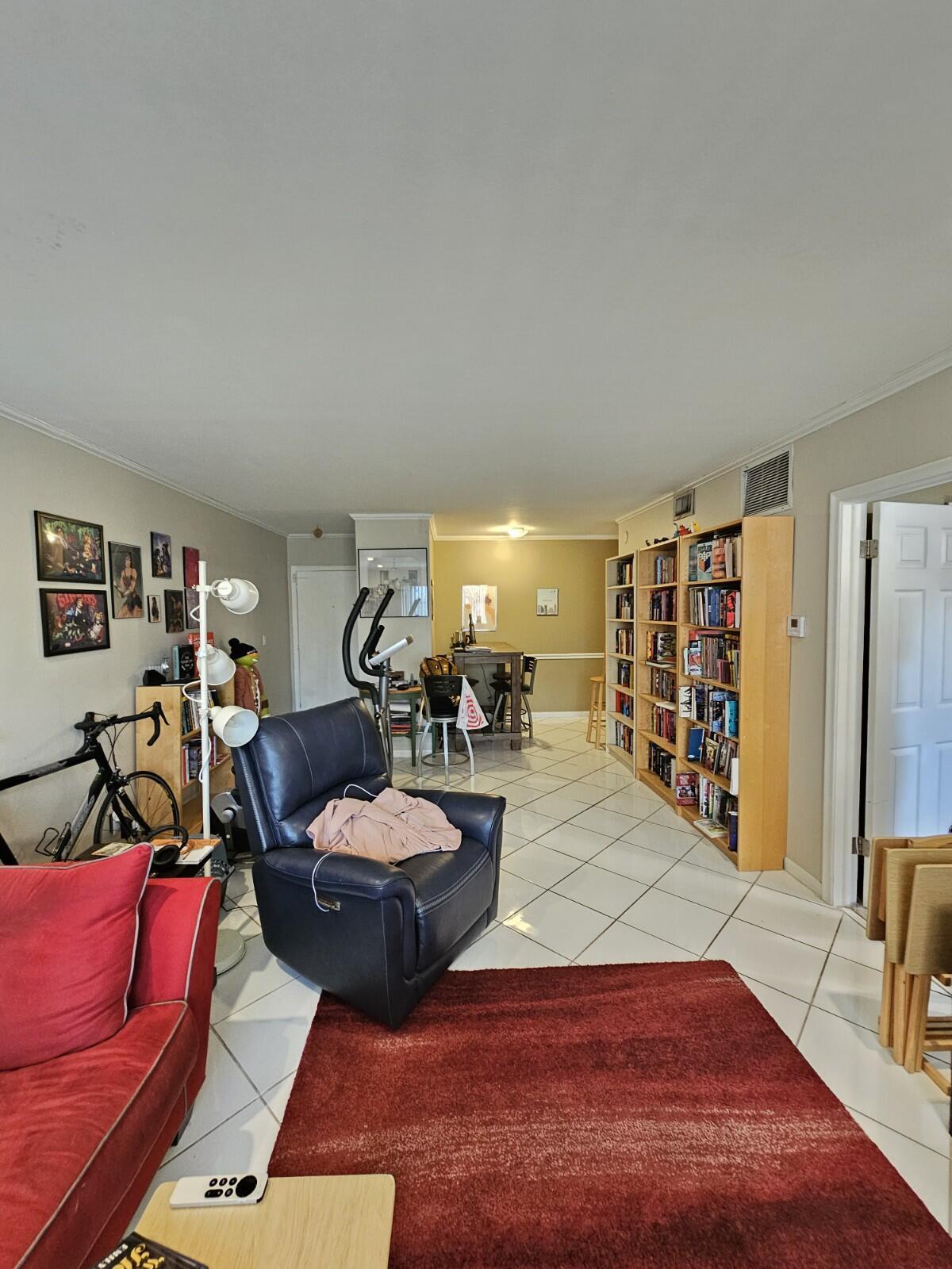 Wilton Manors photo 2