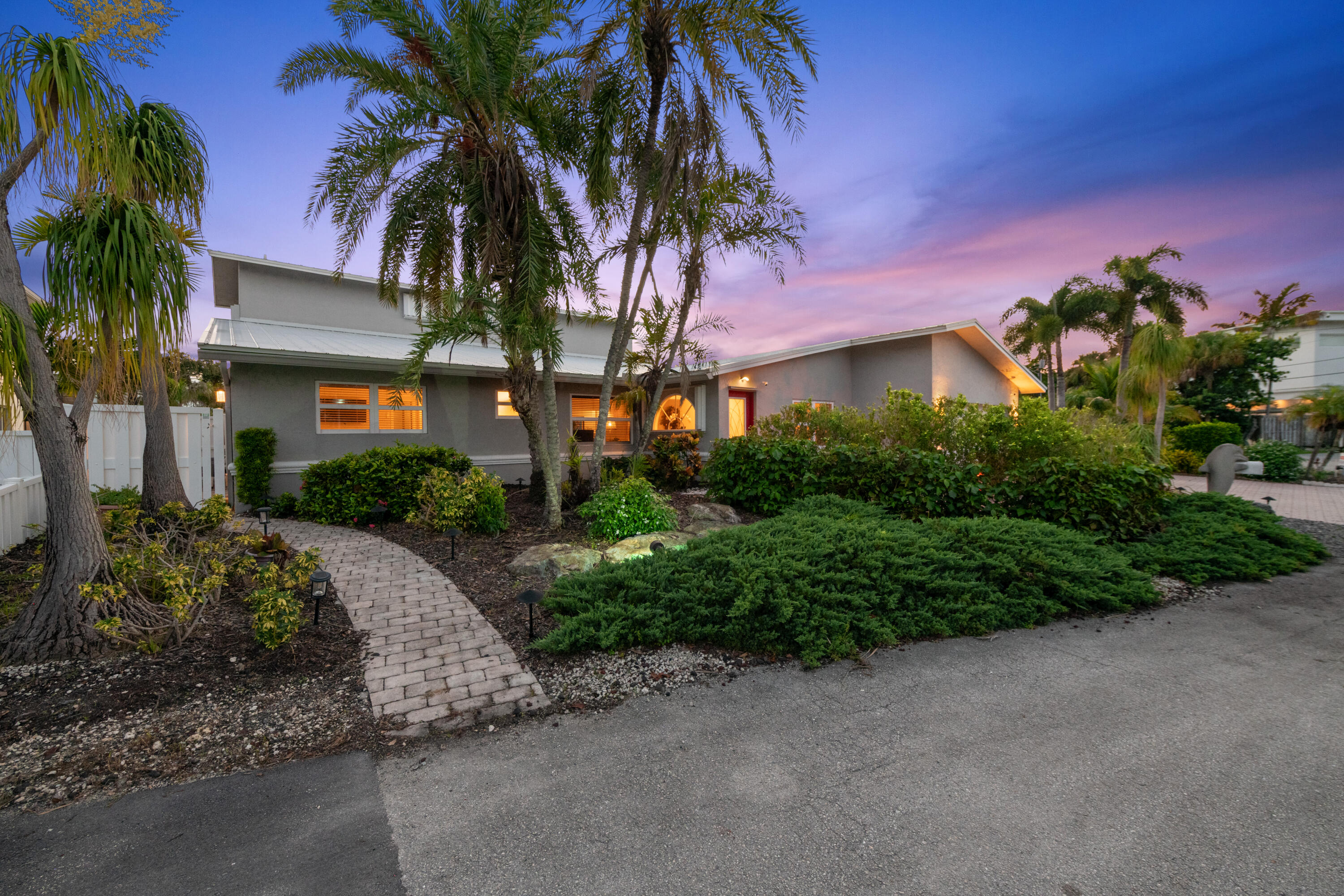 Wilton Manors photo 2