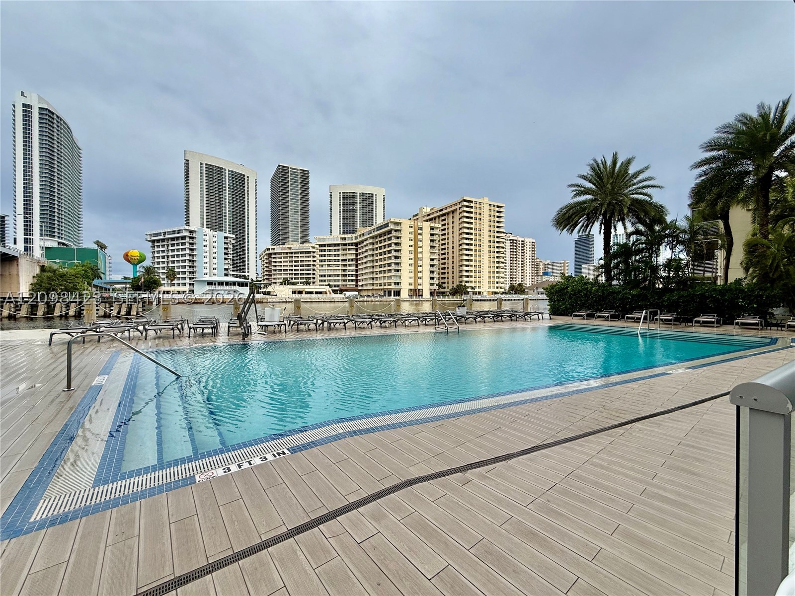 Hallandale Beach photo 2