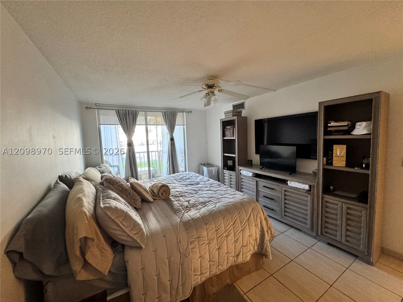 Hallandale Beach photo 2