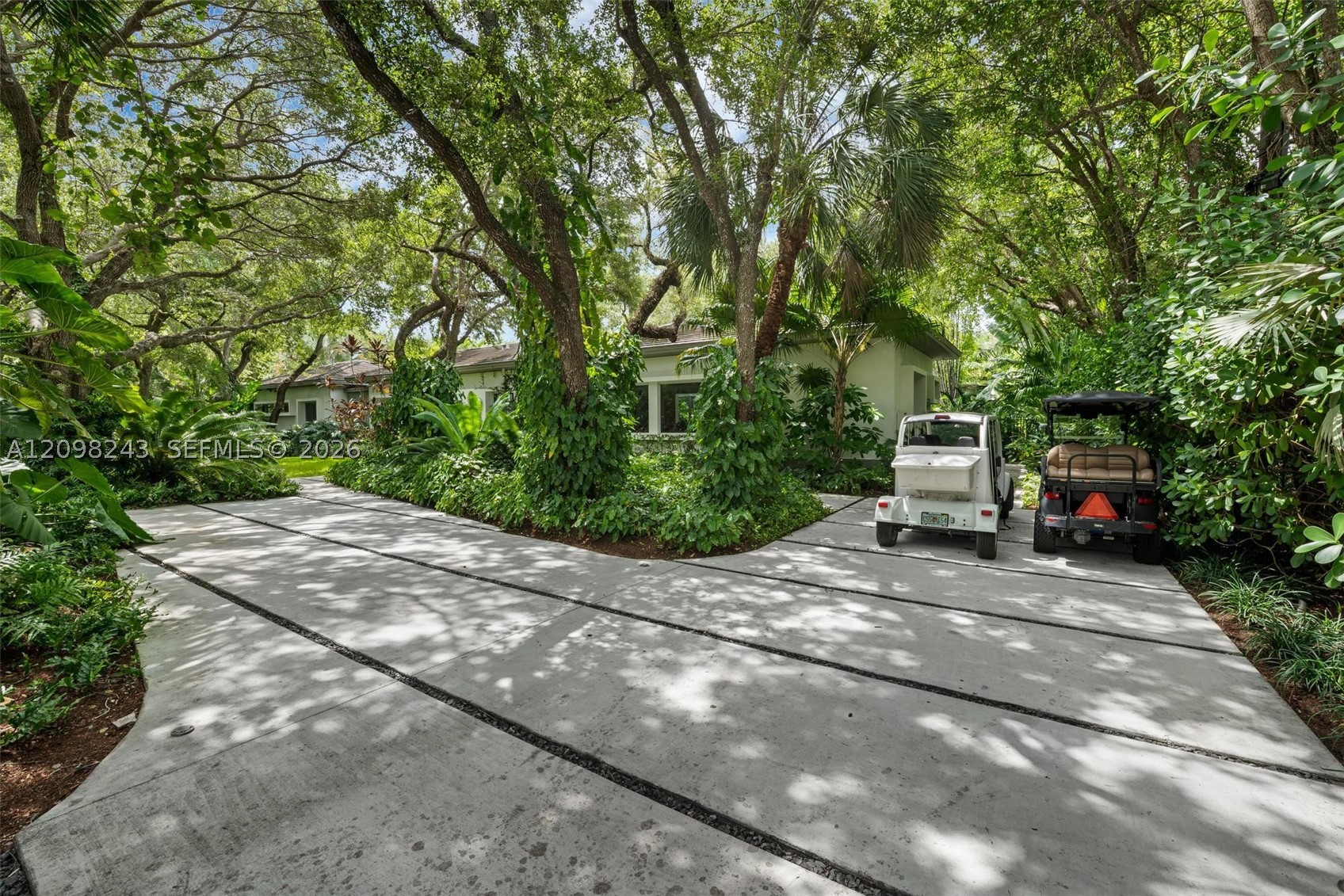 Pinecrest photo 4