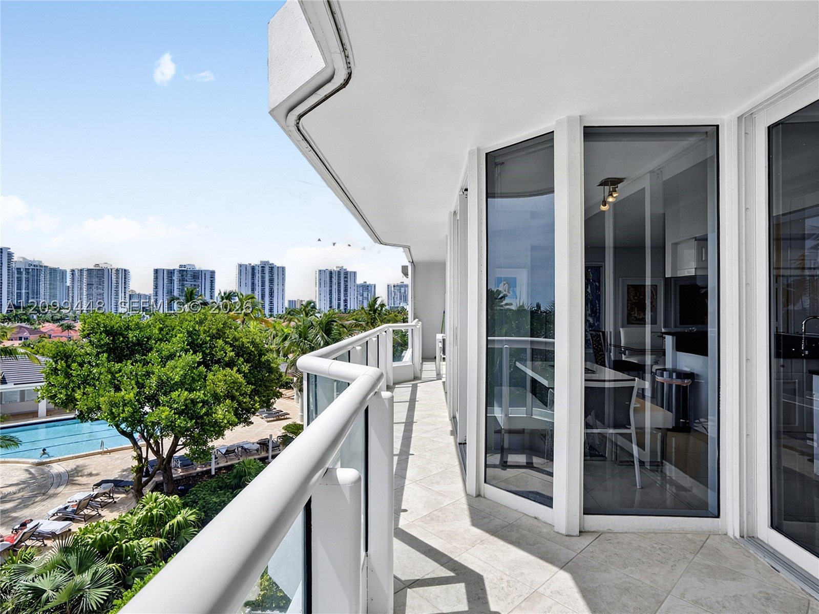Aventura photo 2