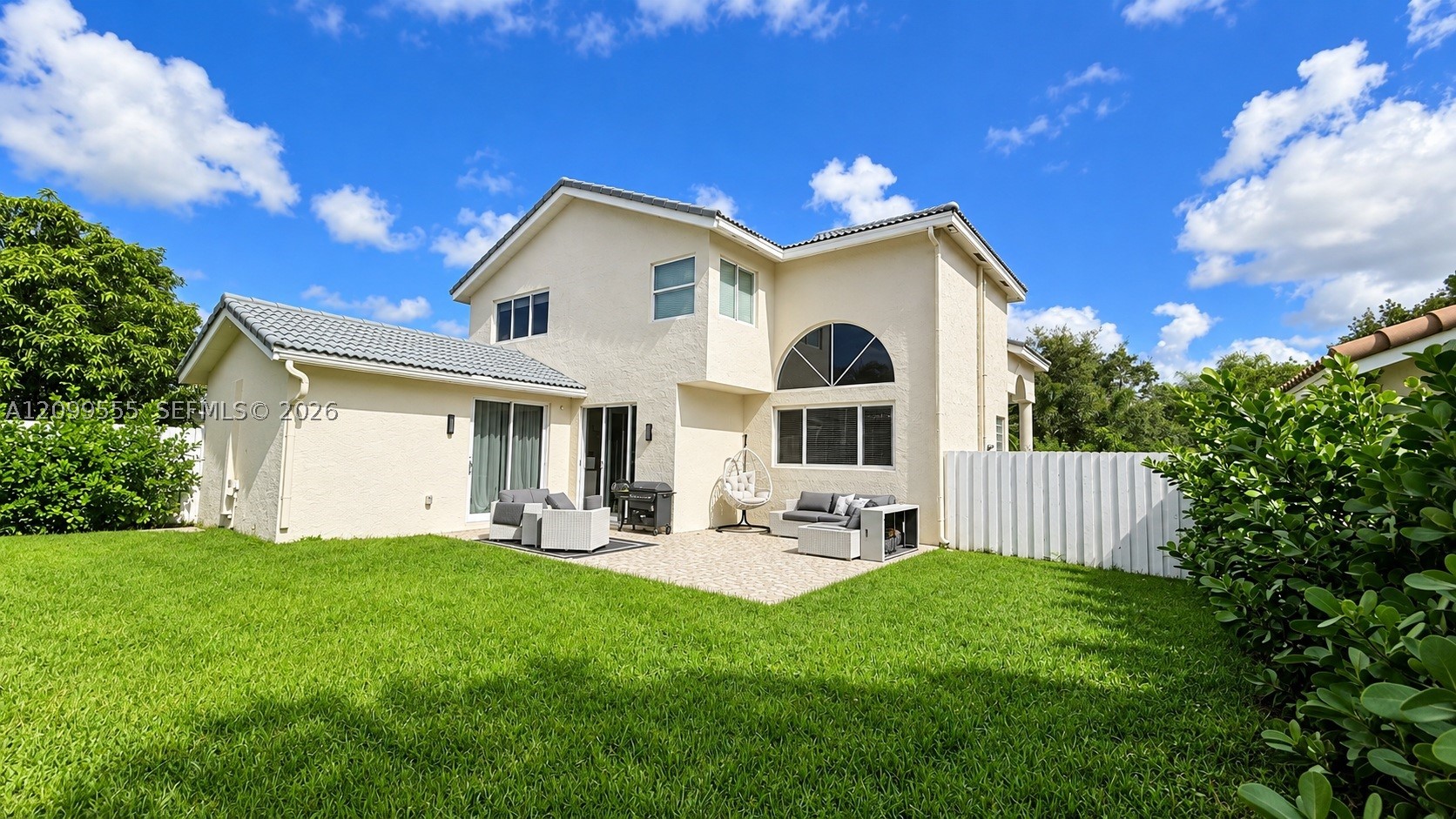 Pembroke Pines photo 2