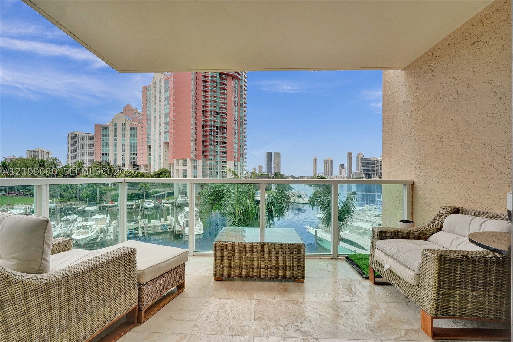 Aventura photo 2
