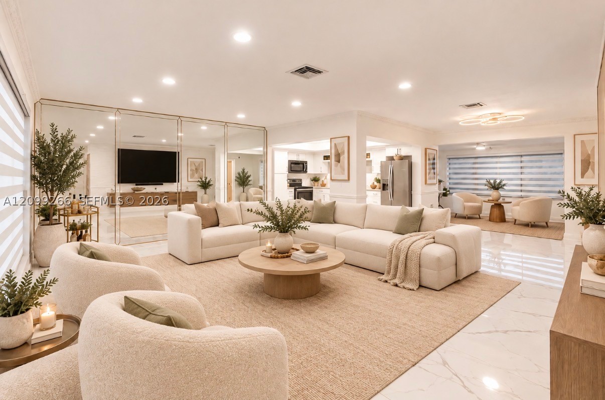 Miramar photo 3