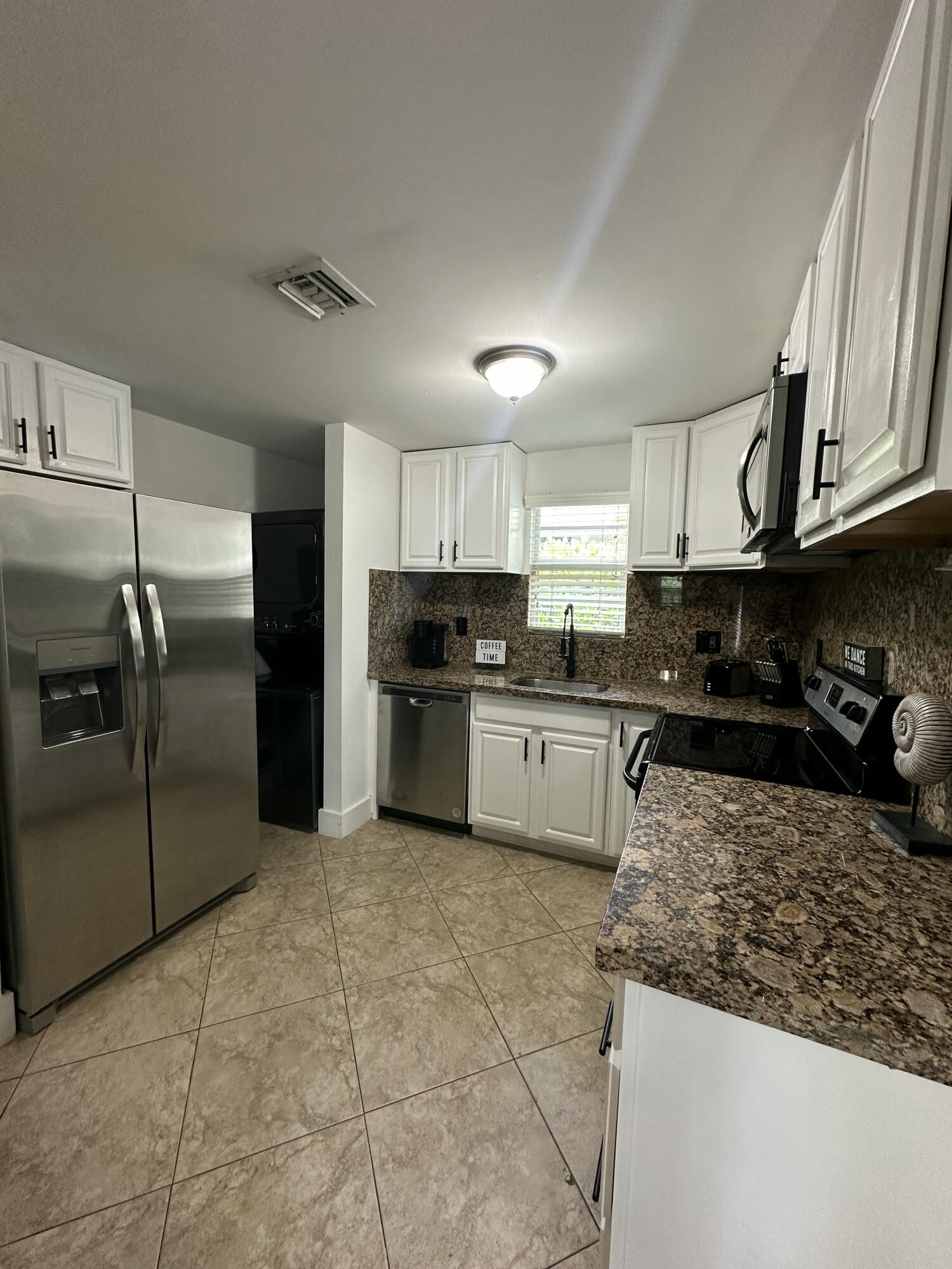 Wilton Manors photo 2