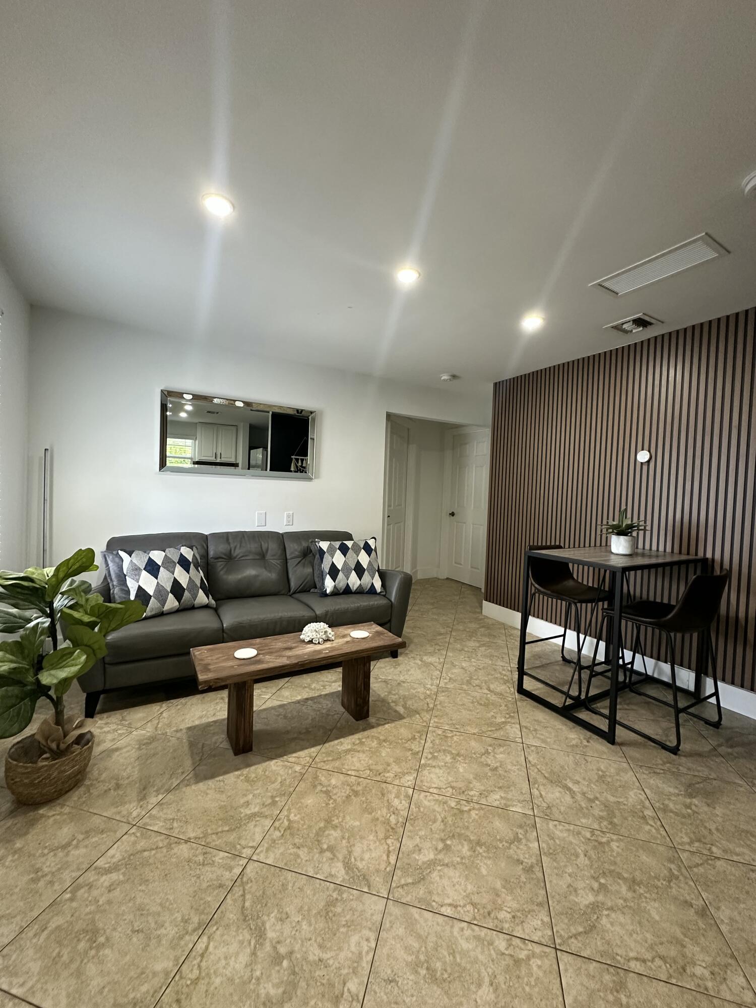 Wilton Manors photo 4