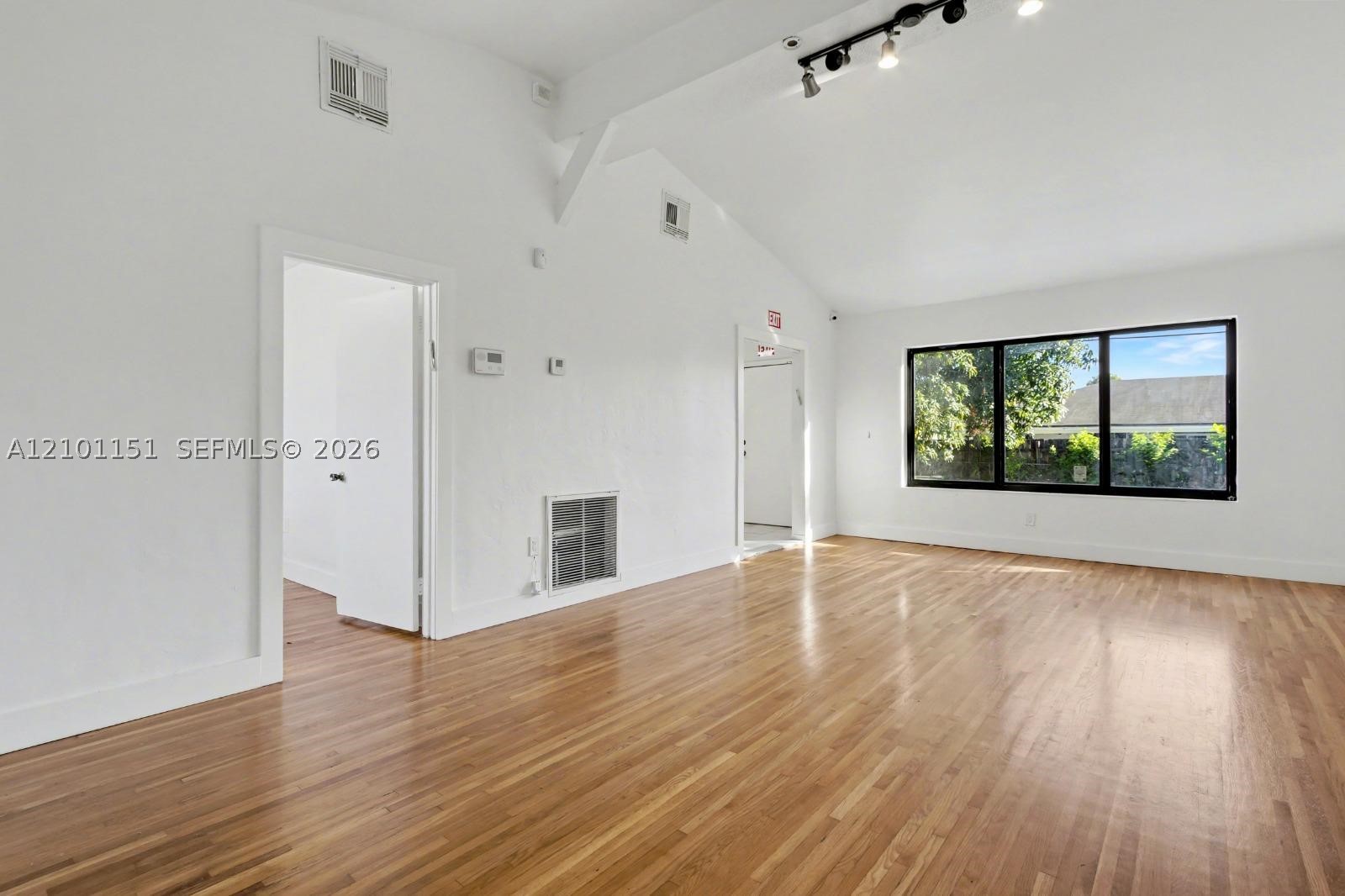 North Miami Beach photo 4