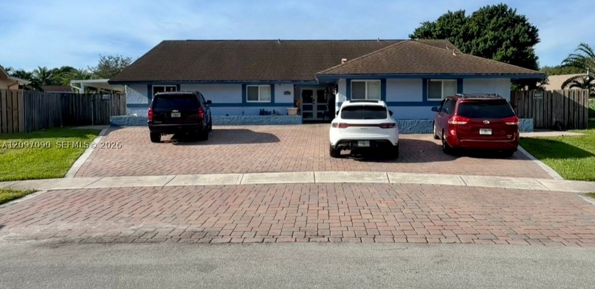 Pembroke Pines photo 1