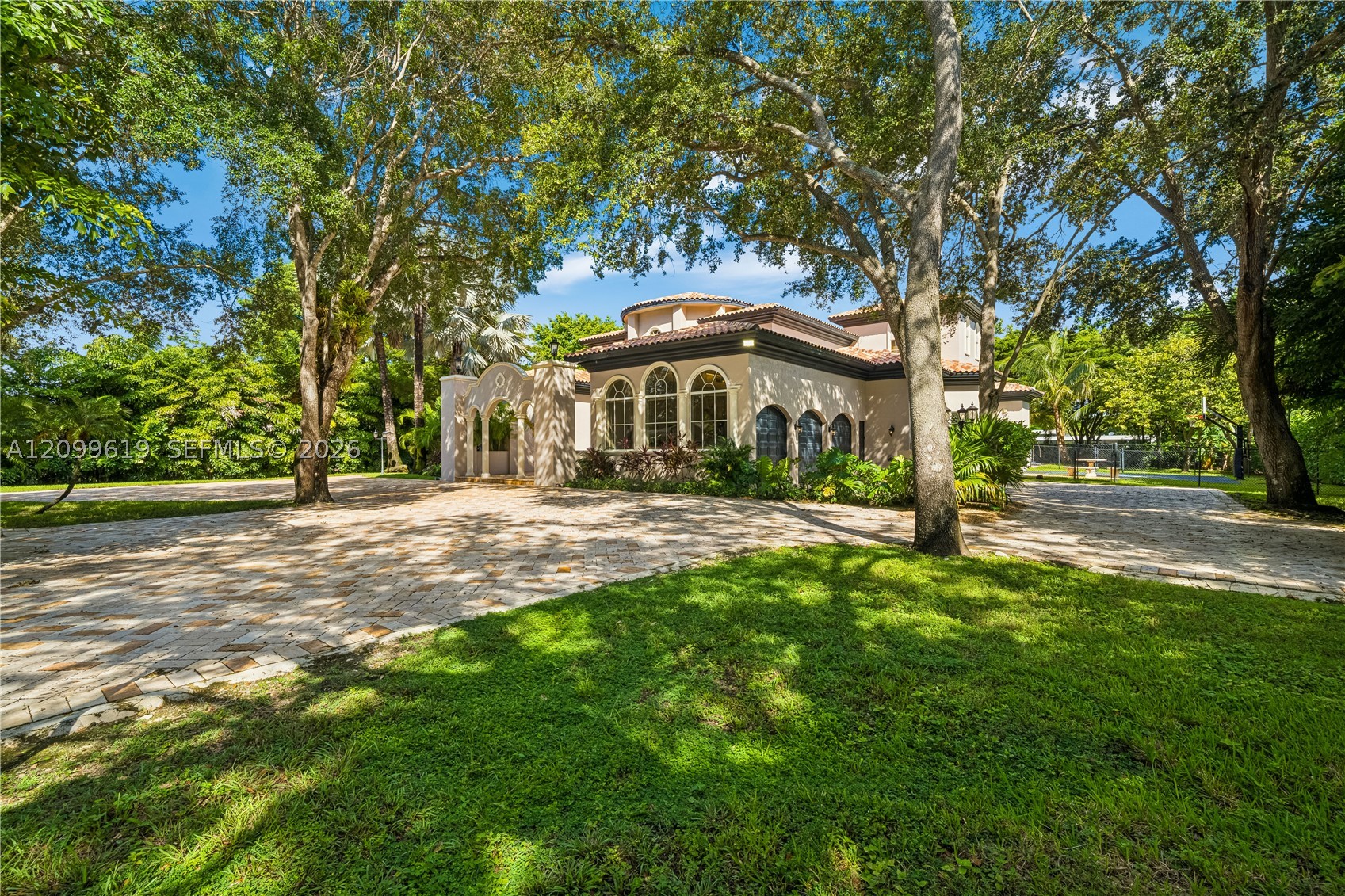 Pinecrest photo 5