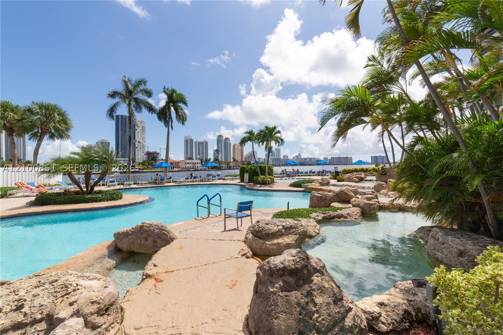 Aventura photo 2