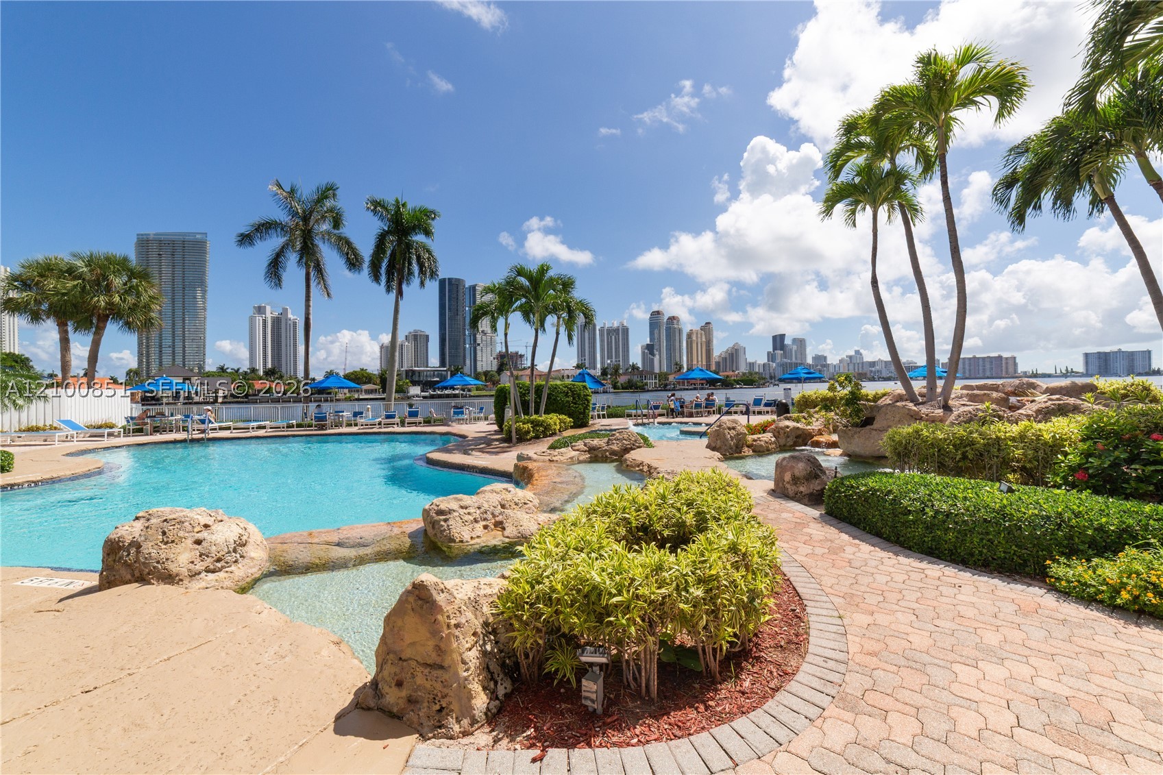 Aventura photo 3