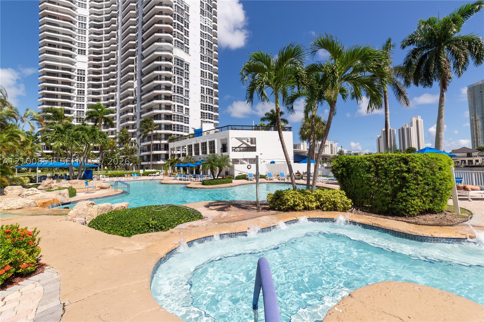 Aventura photo 4