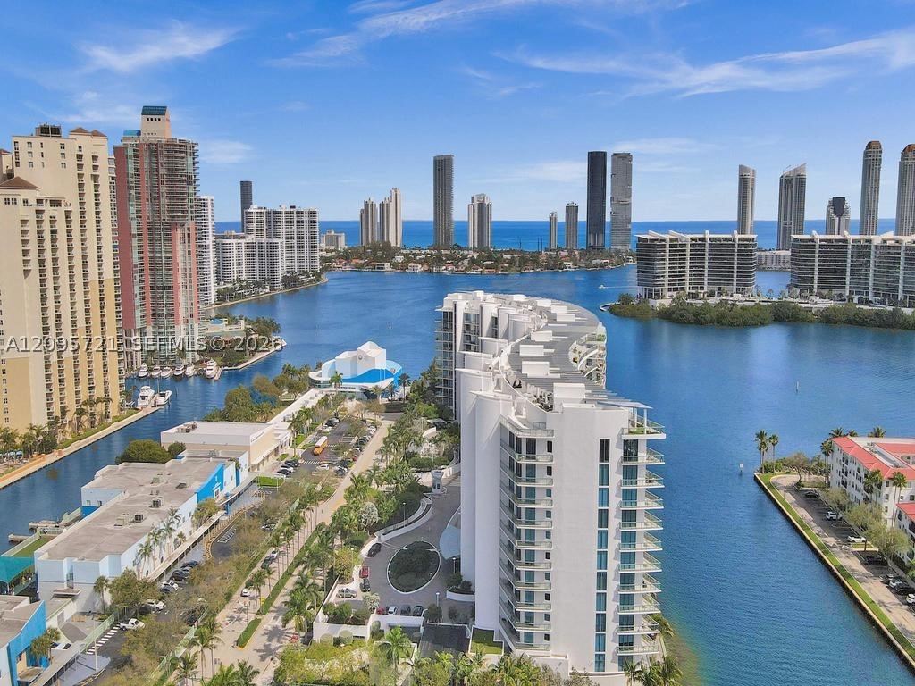 Aventura photo 2