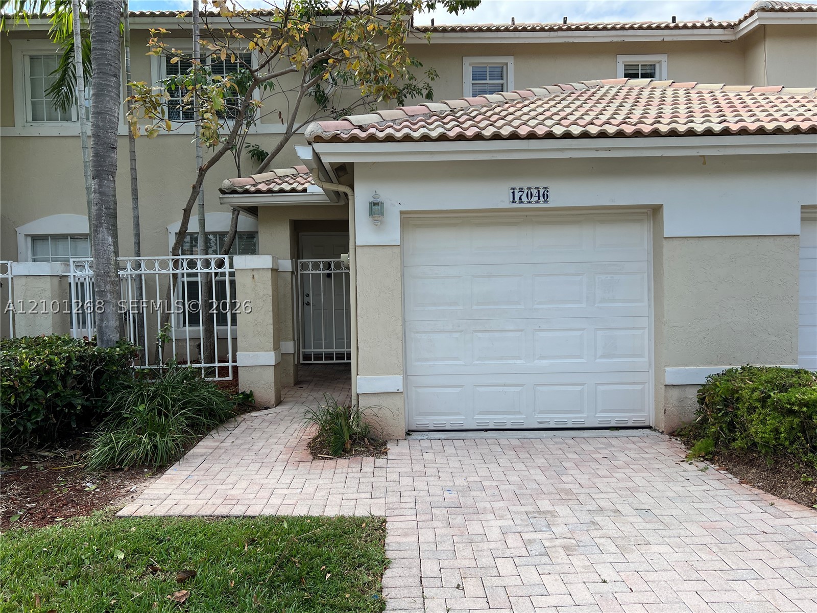 Pembroke Pines photo 2