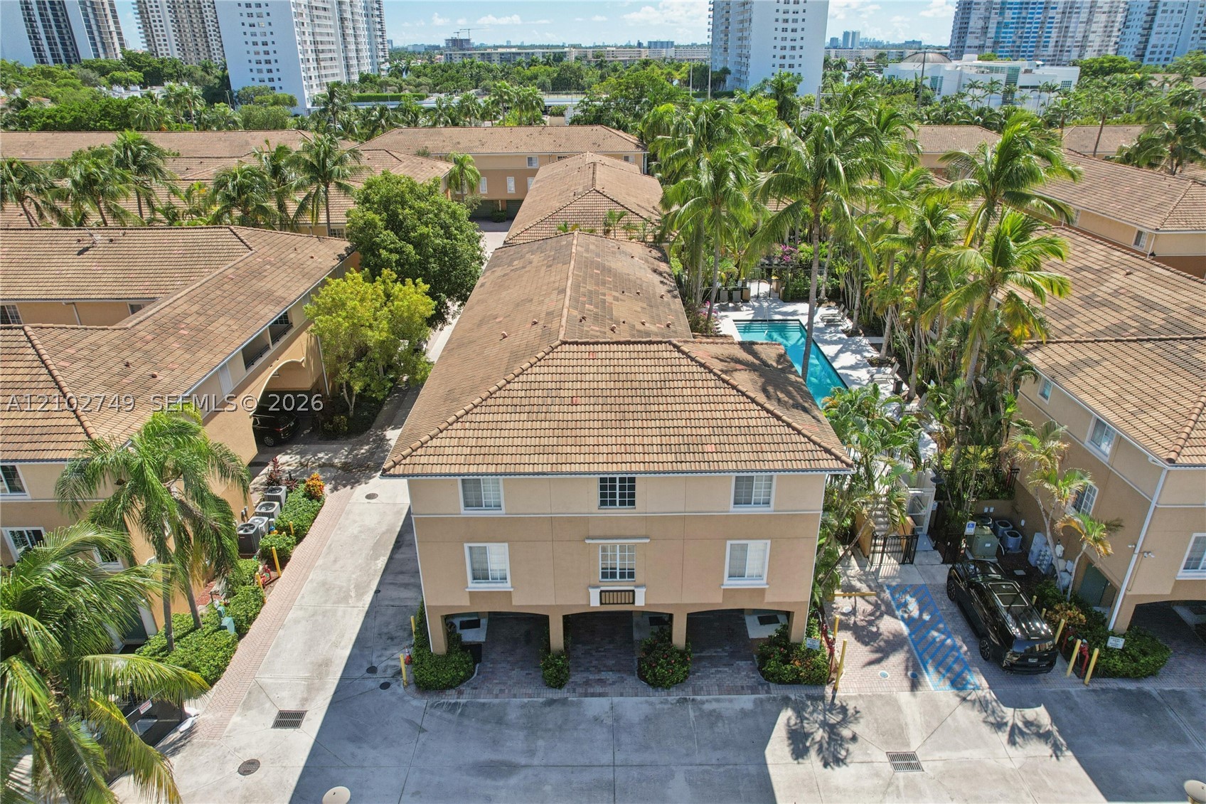 Aventura photo 2