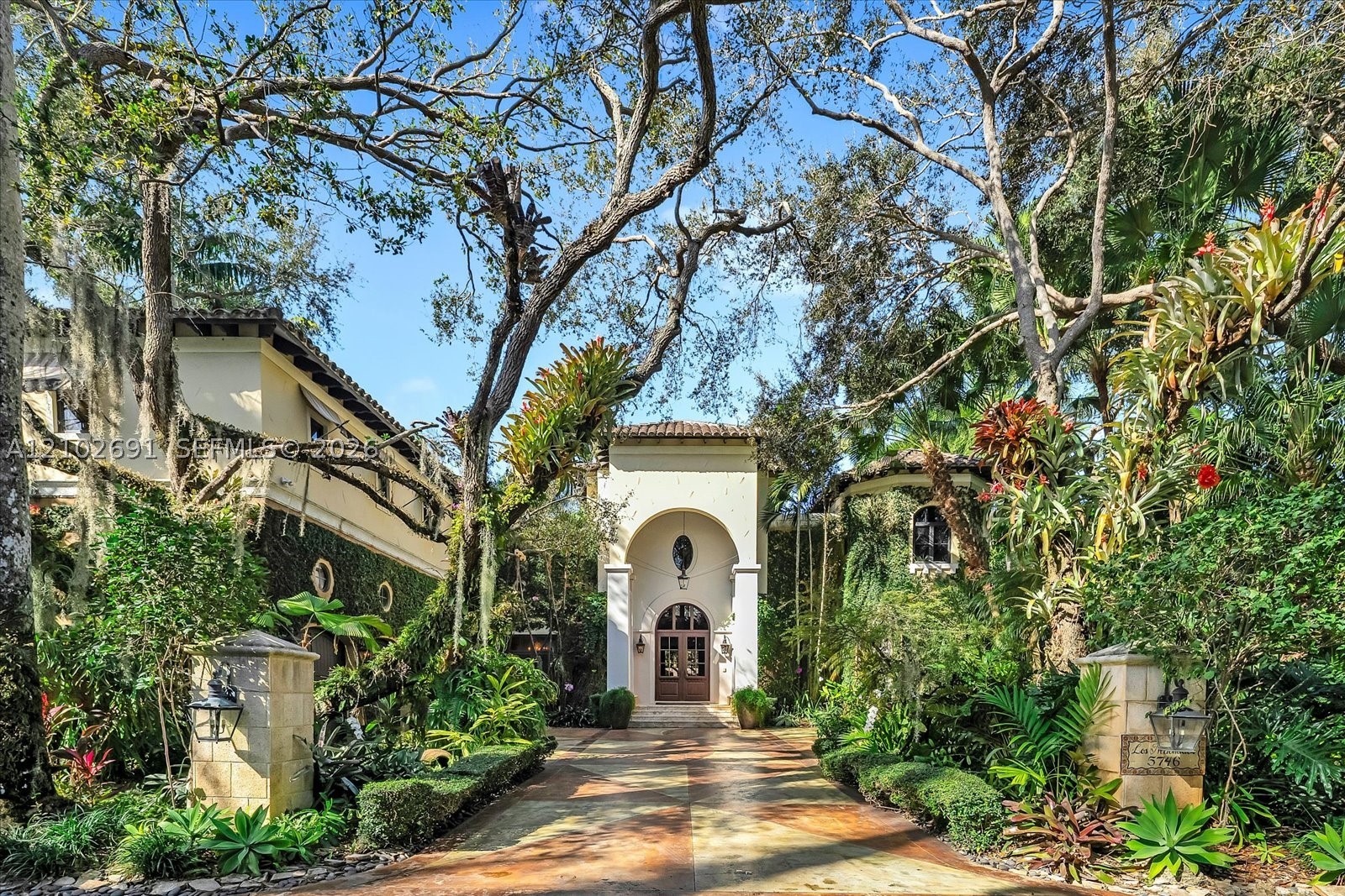 Pinecrest photo 2