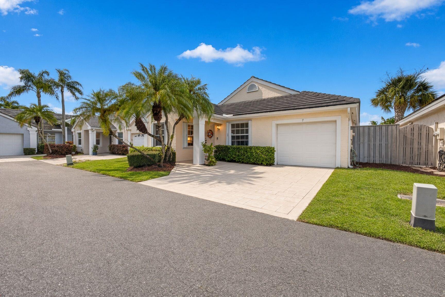 Palm Beach Gardens photo 2