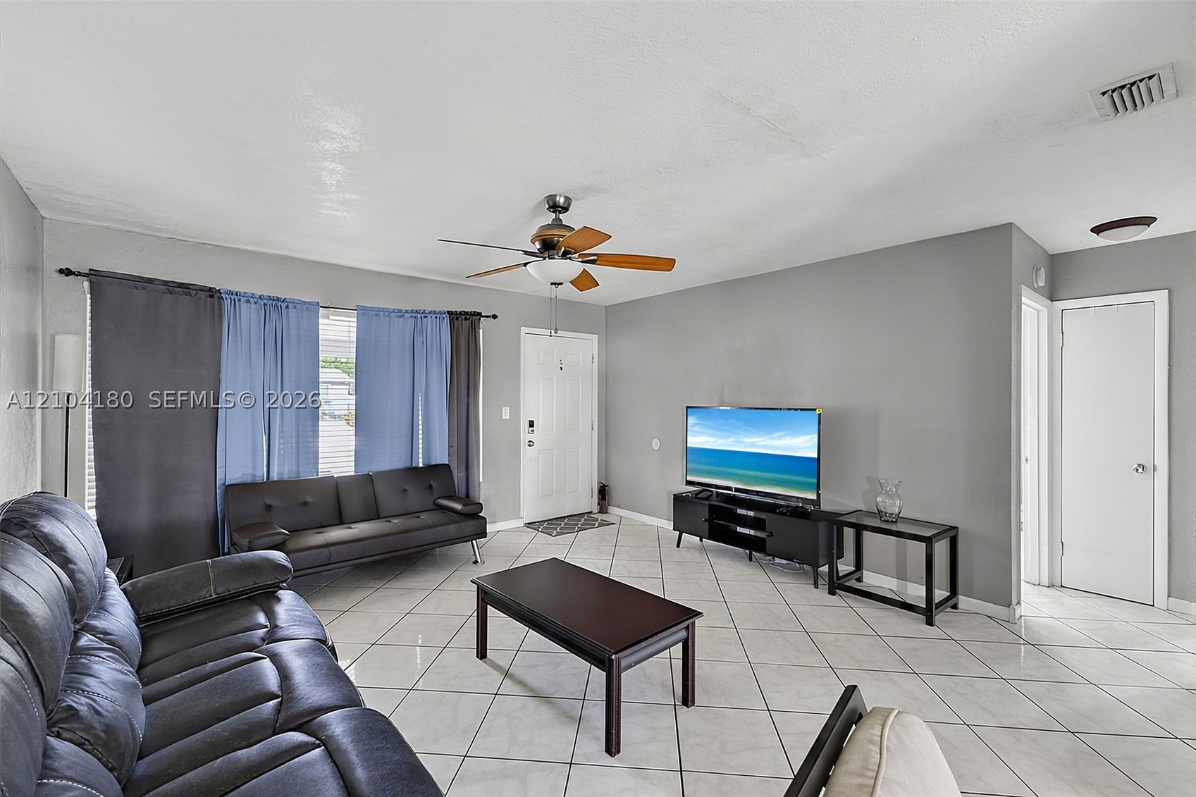 Miramar photo 3