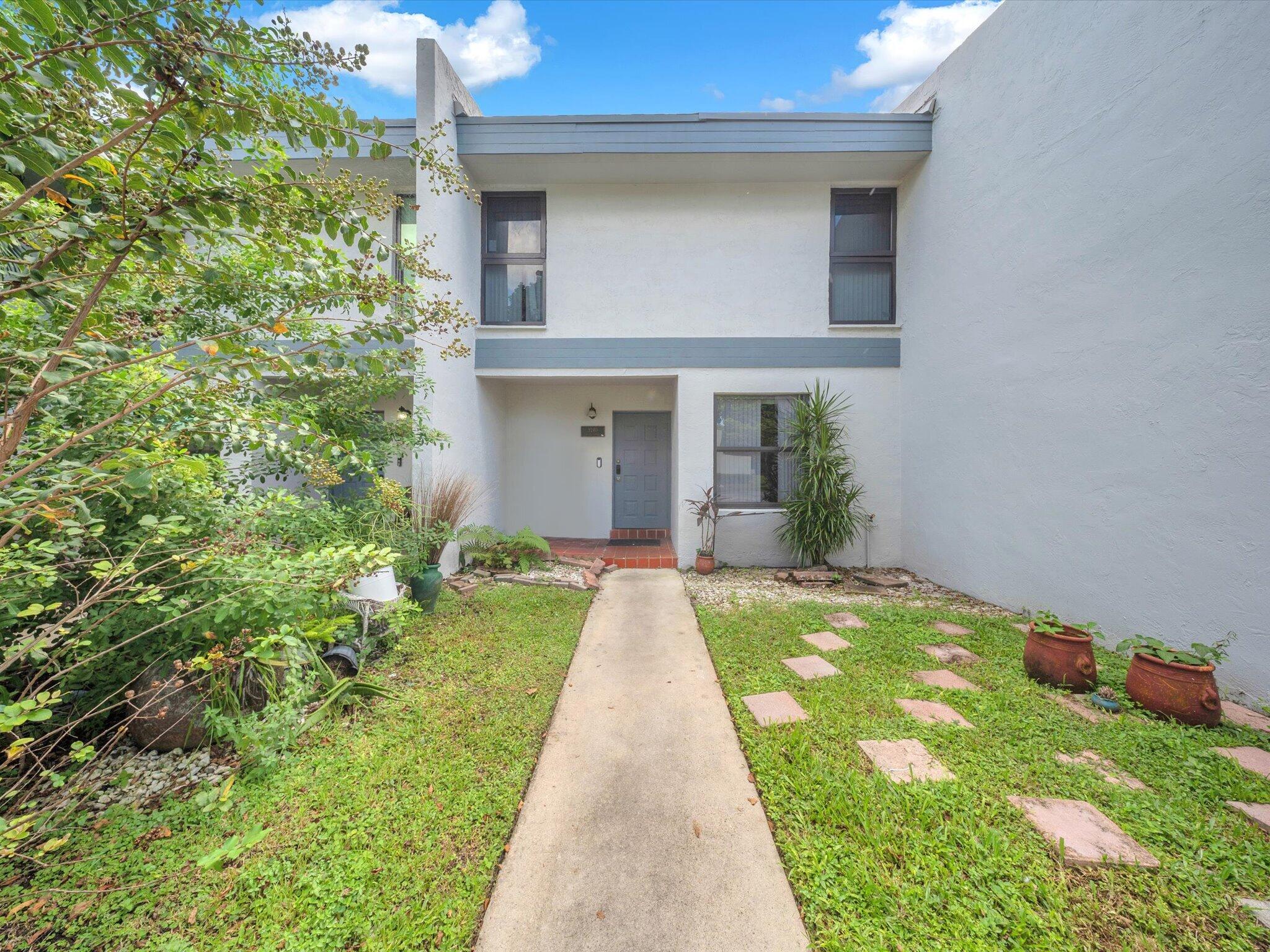 Pembroke Pines photo 3