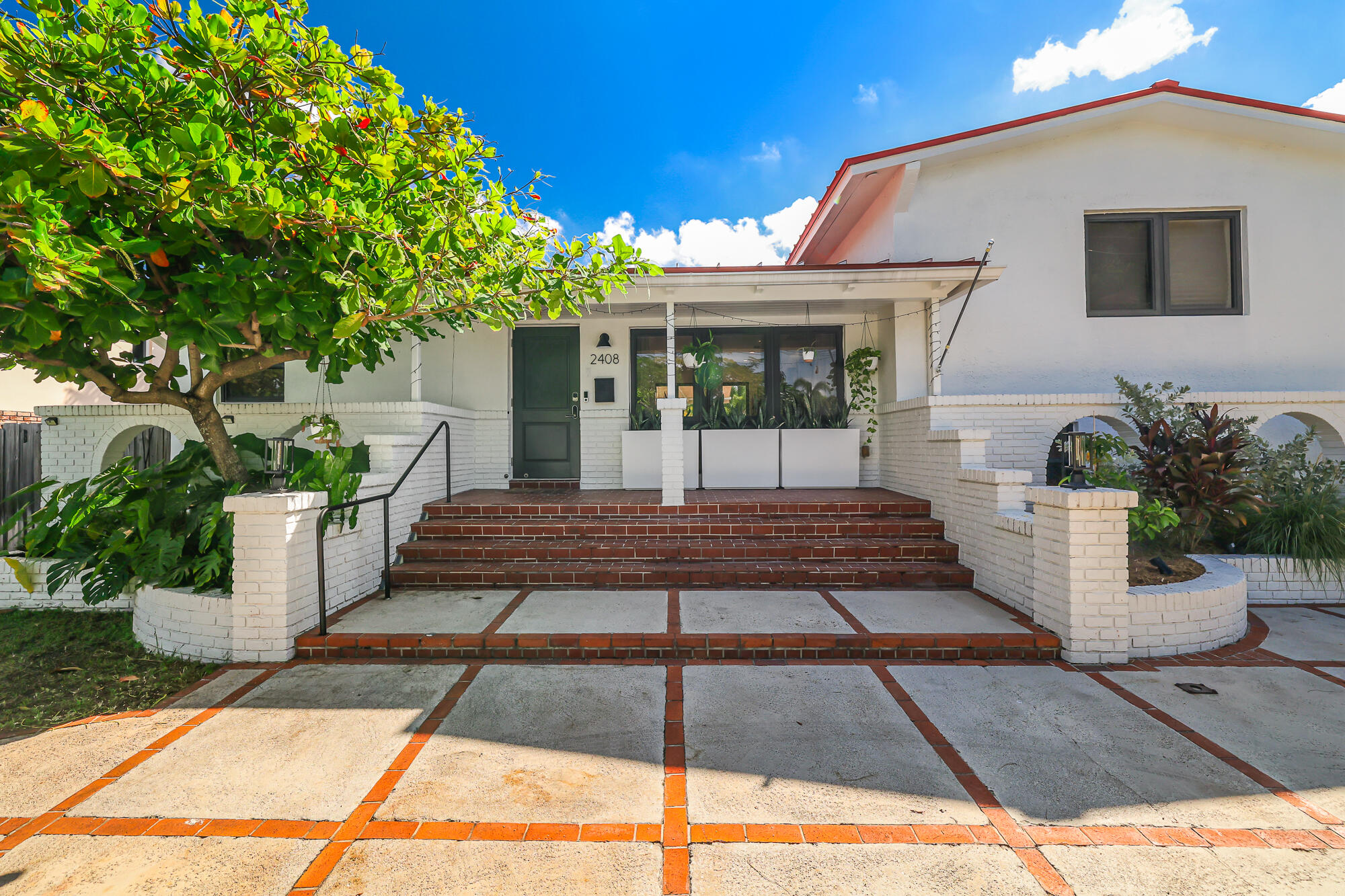 Wilton Manors photo 2