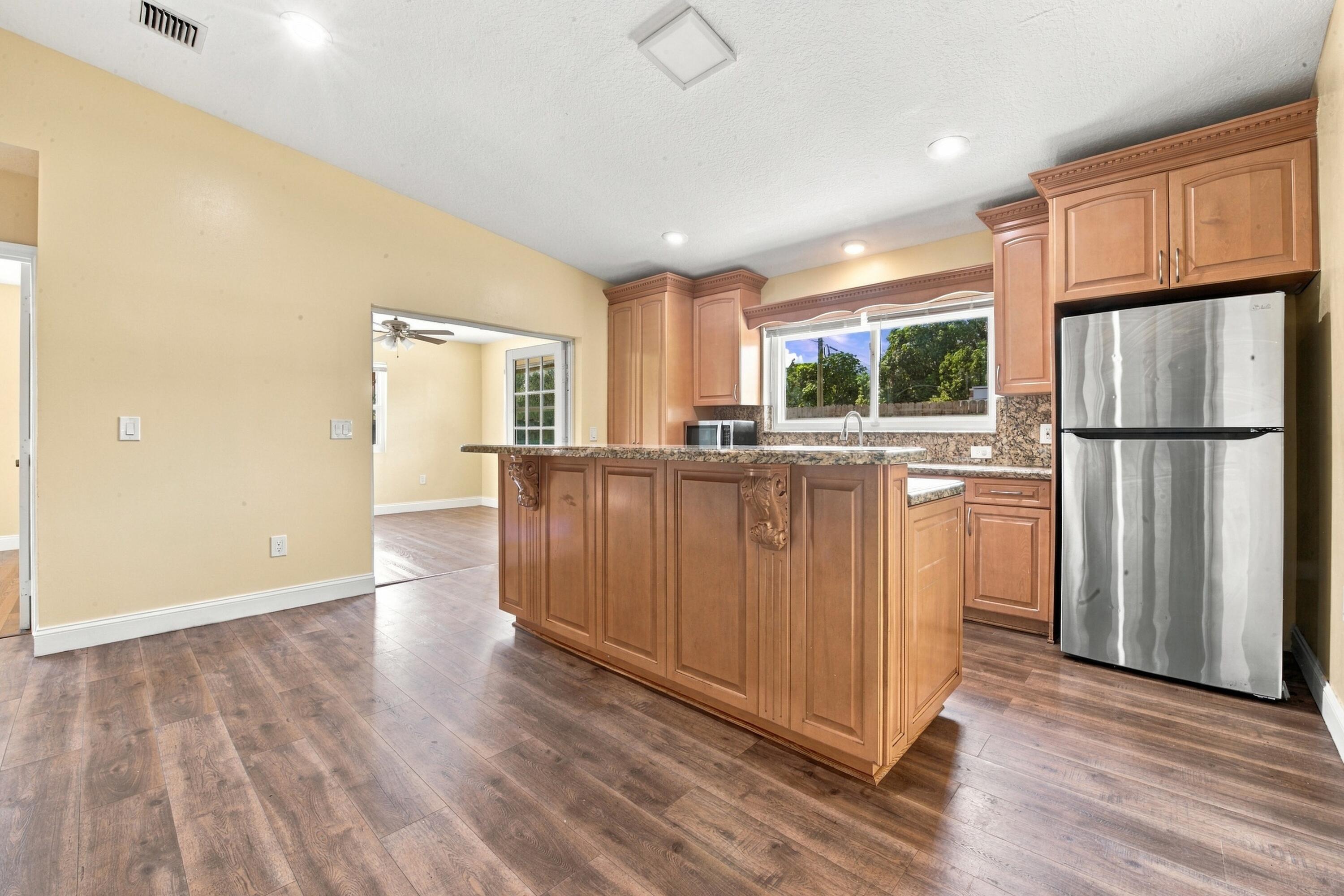 Pembroke Pines photo 3