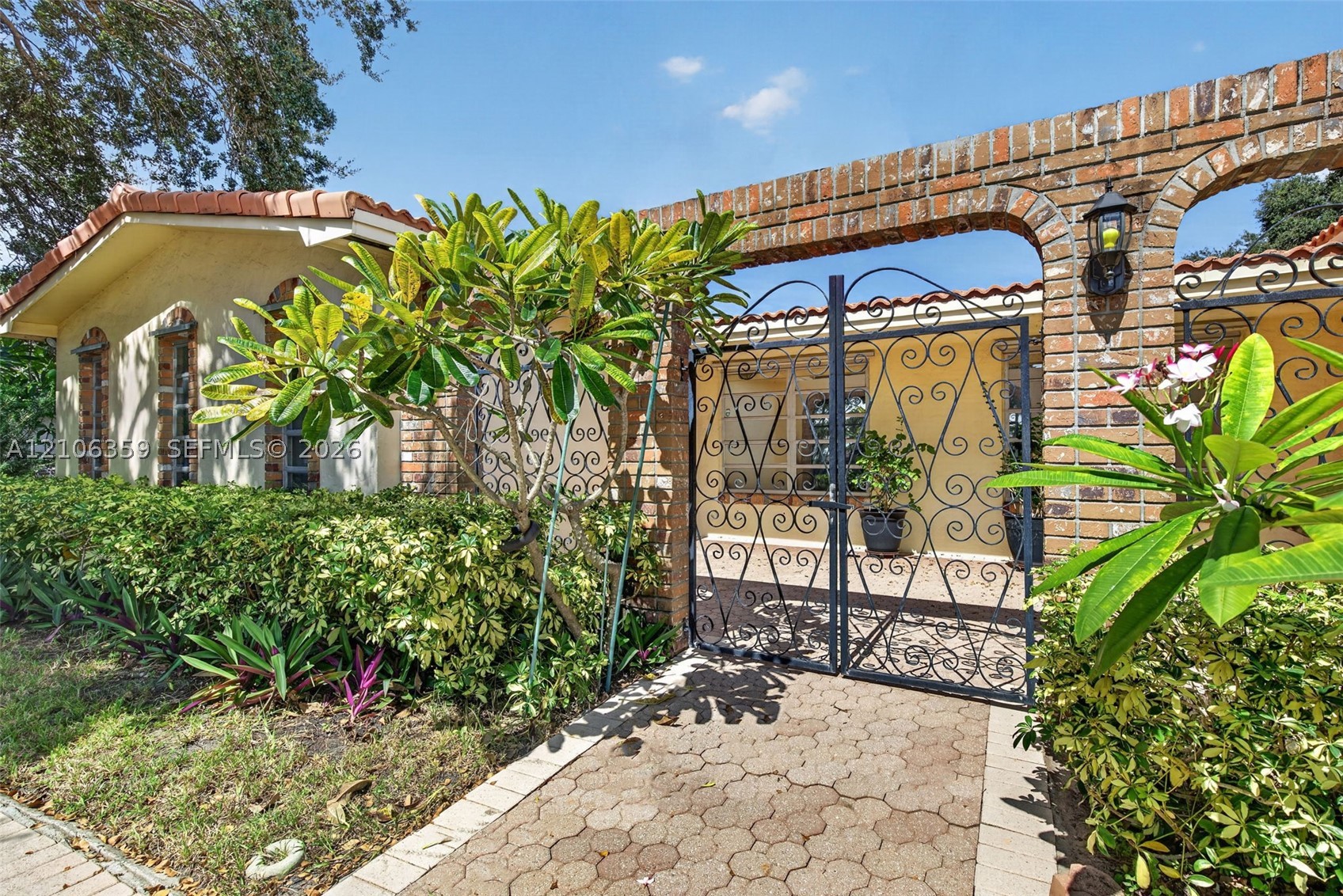 Pembroke Pines photo 2