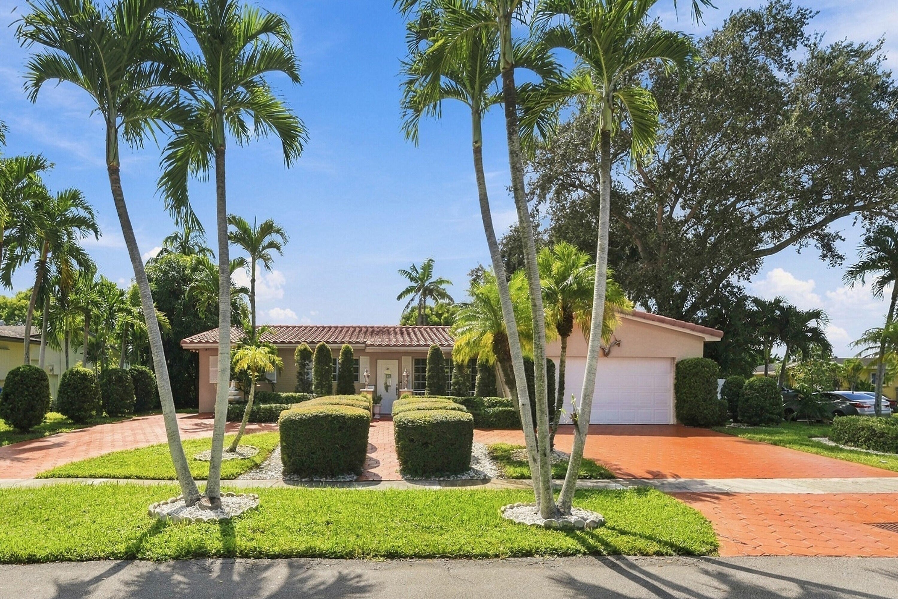 Pembroke Pines photo 2
