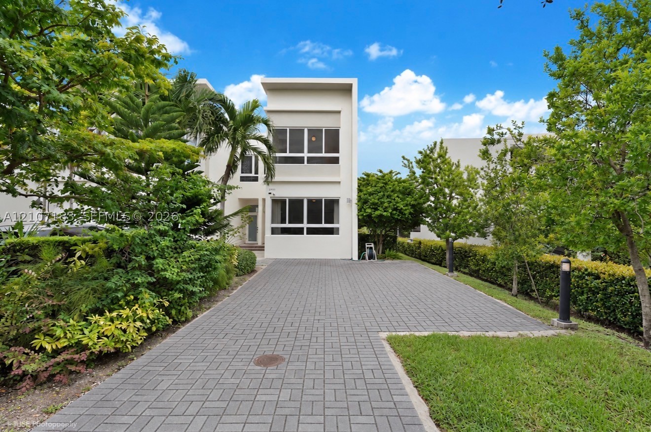 North Miami photo 2
