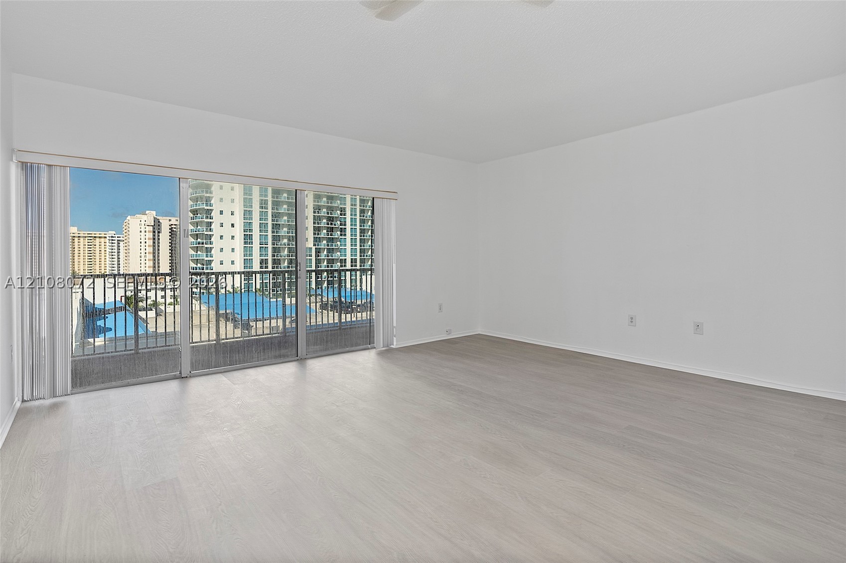 Hallandale Beach photo 2