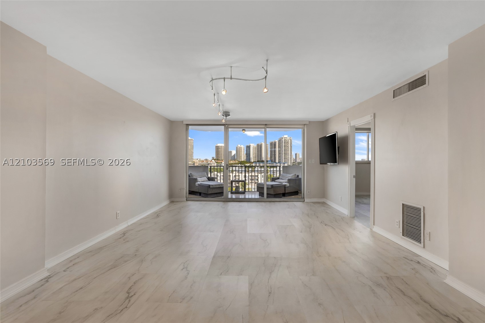 North Miami Beach photo 3