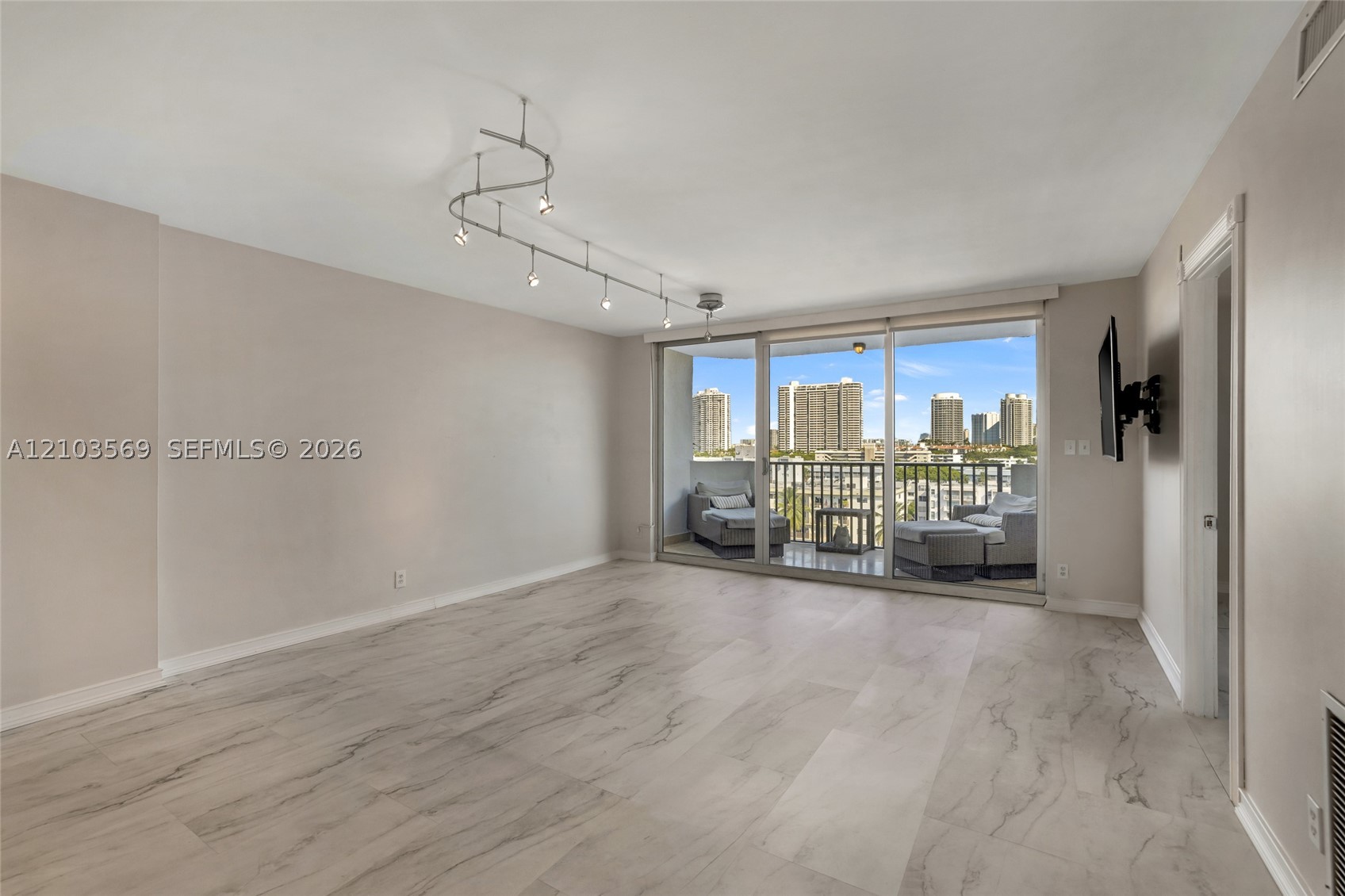 North Miami Beach photo 4