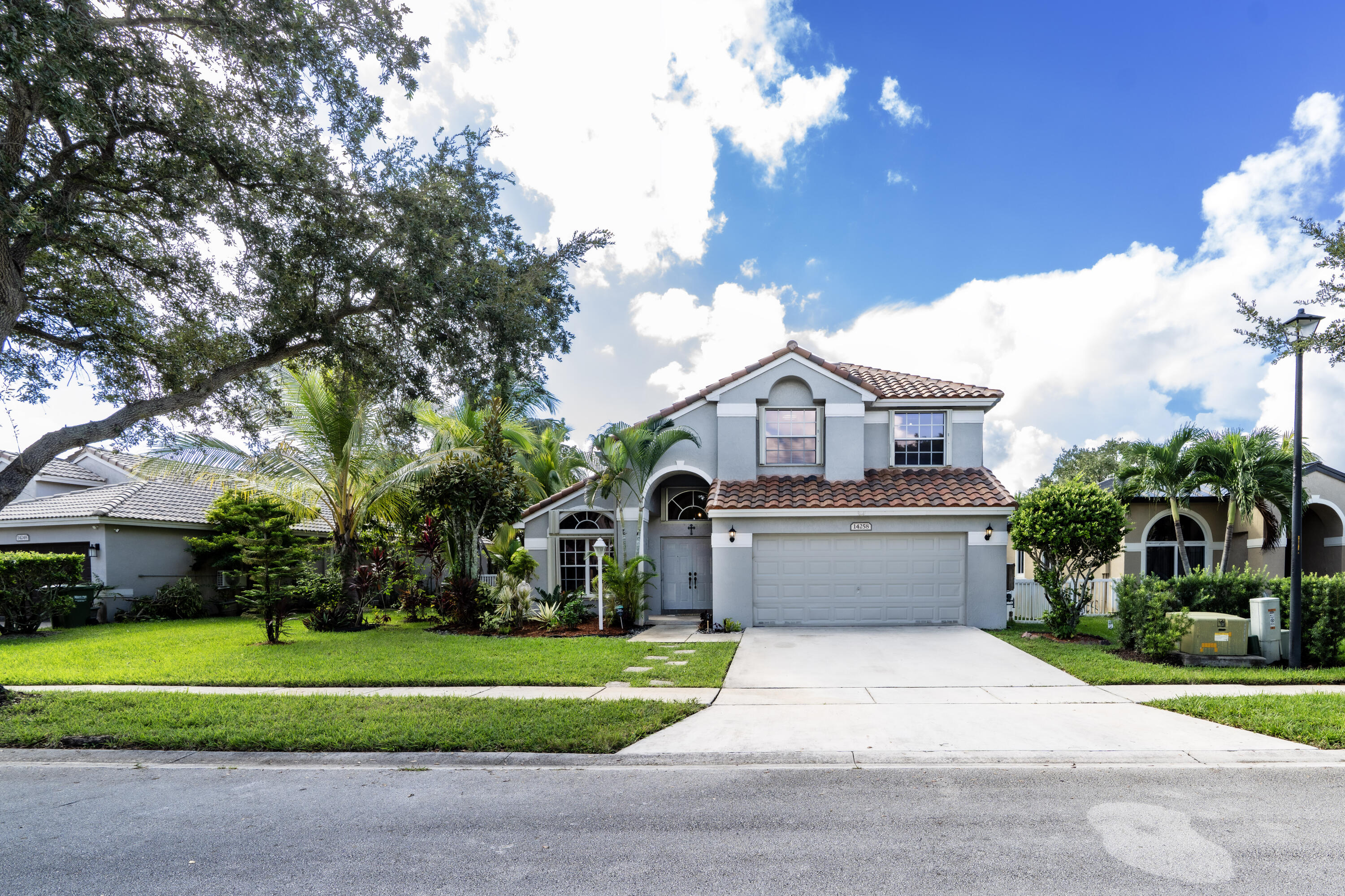 Pembroke Pines photo 2