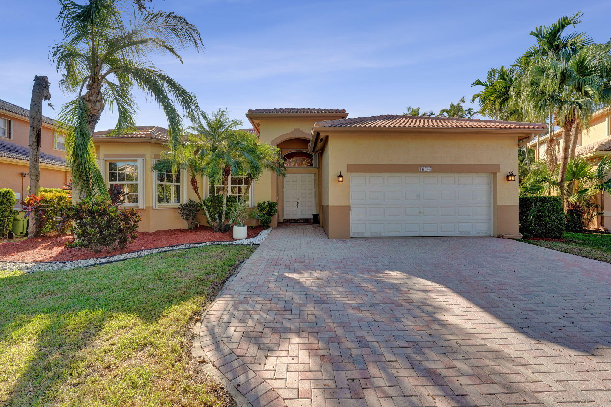 Pembroke Pines photo 2