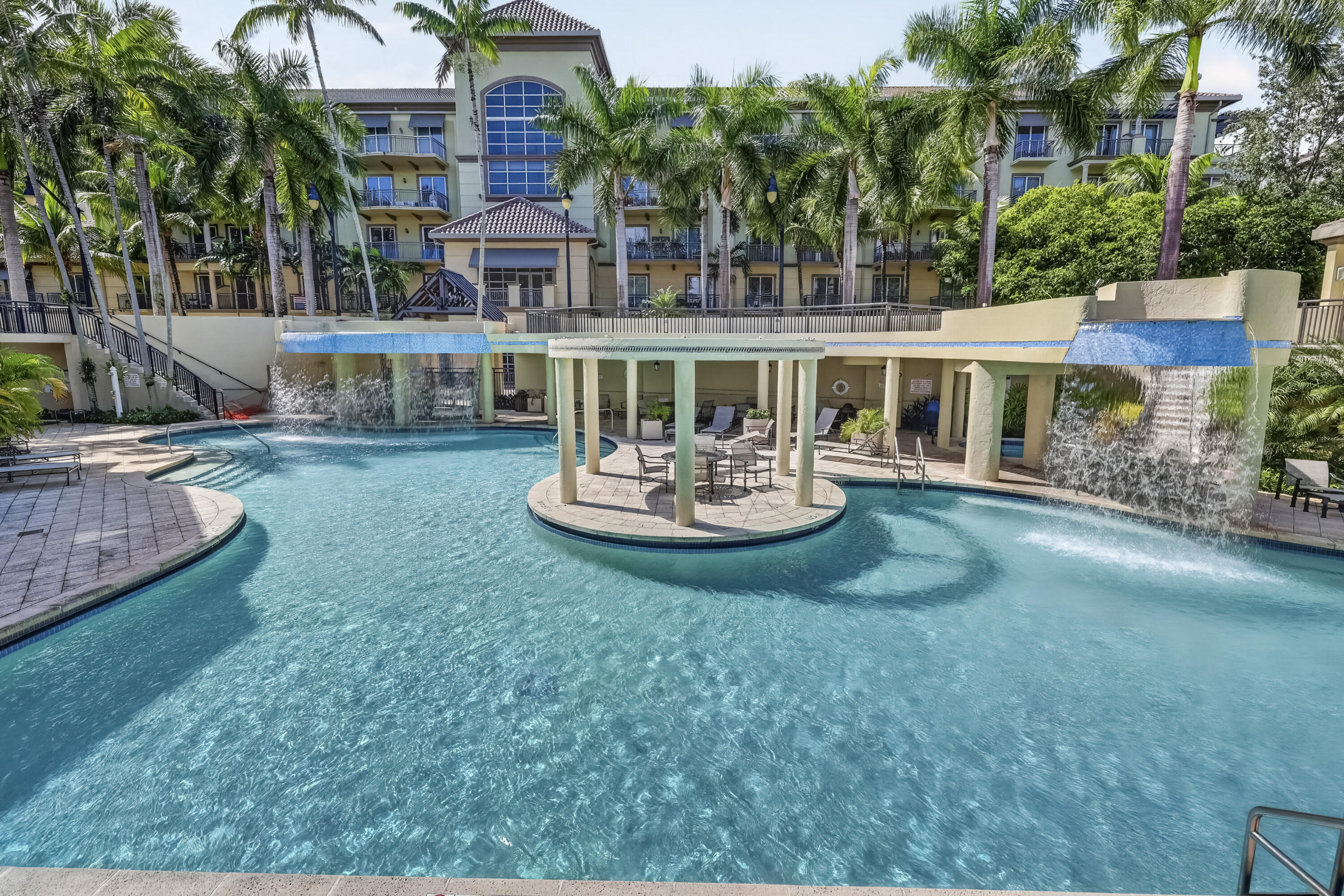 Wilton Manors photo 2