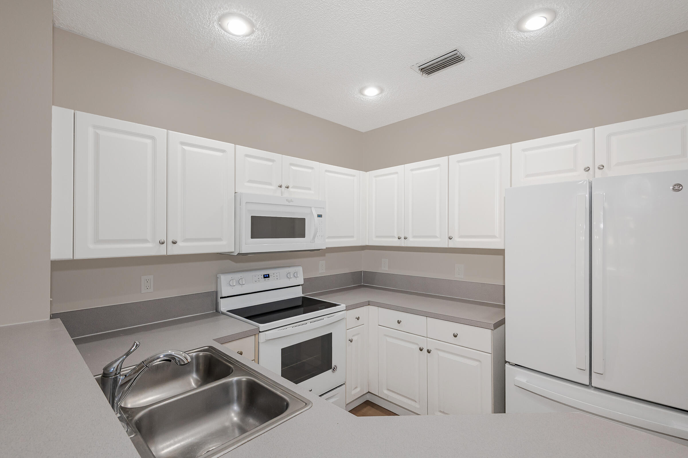 Pembroke Pines photo 4