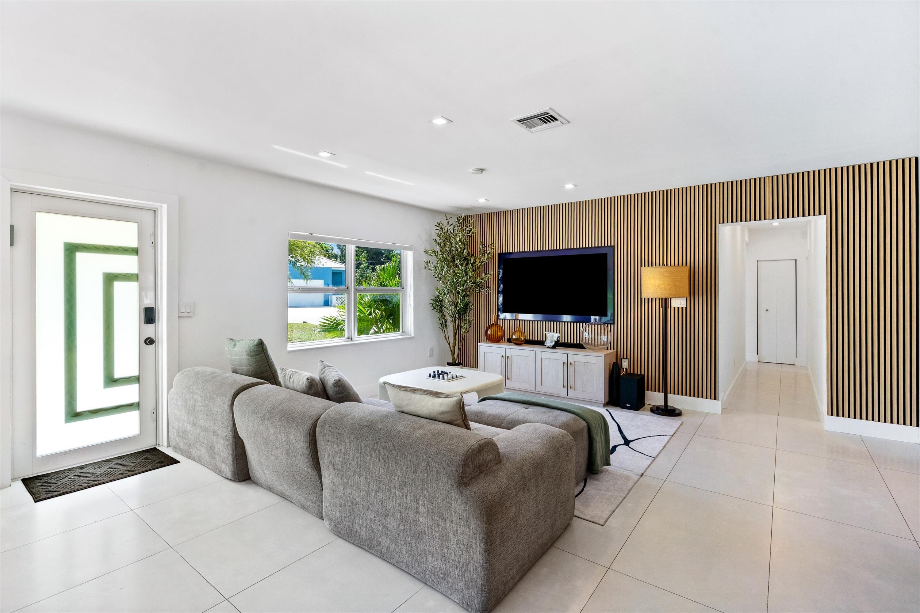 Wilton Manors photo 4