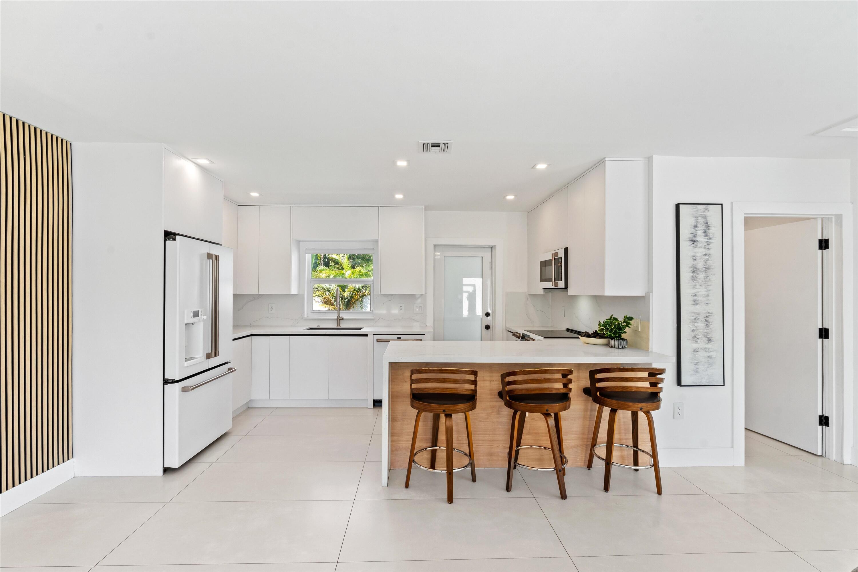 Wilton Manors photo 2