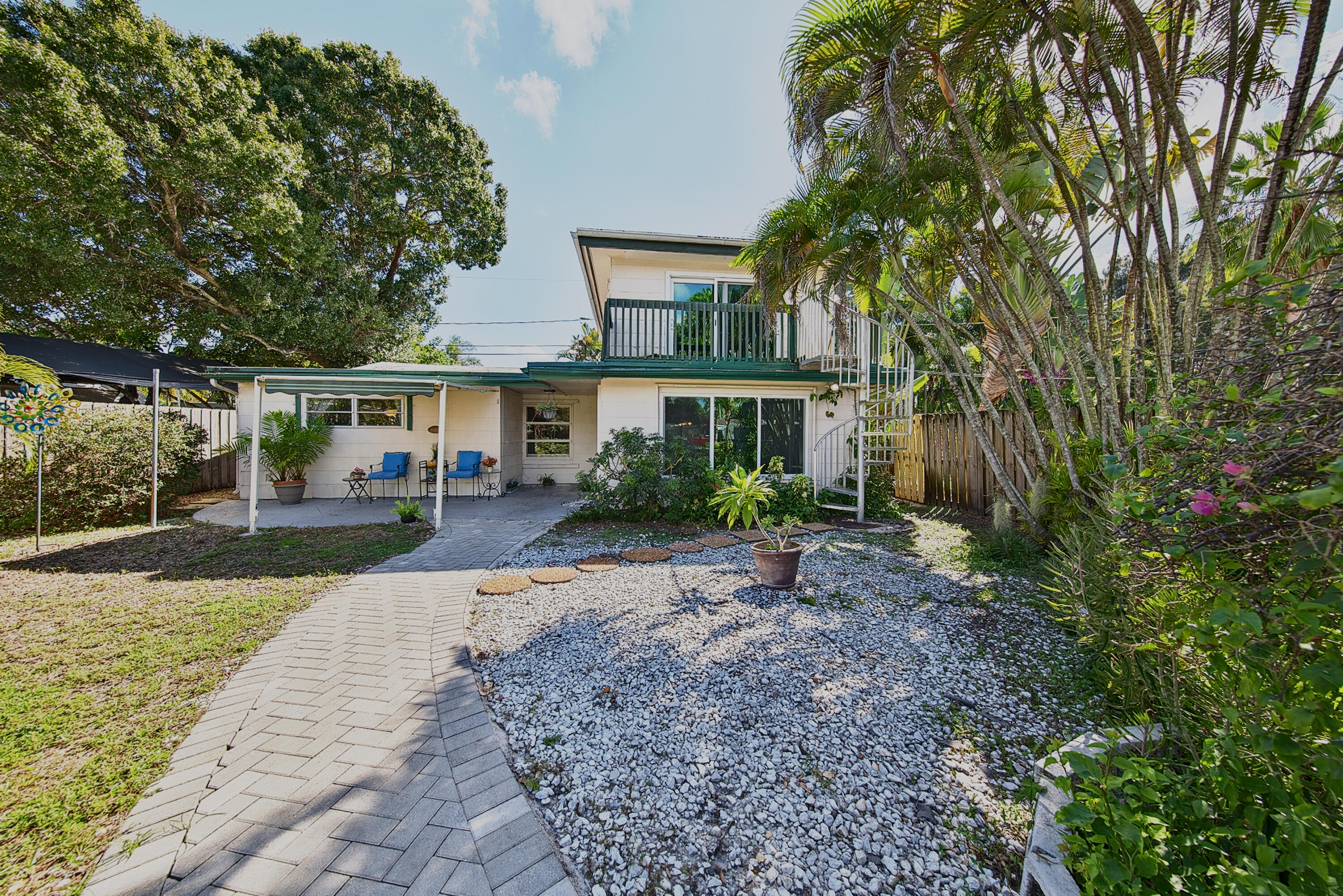 Wilton Manors photo 2