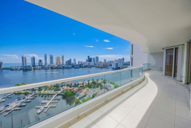 Aventura photo 2