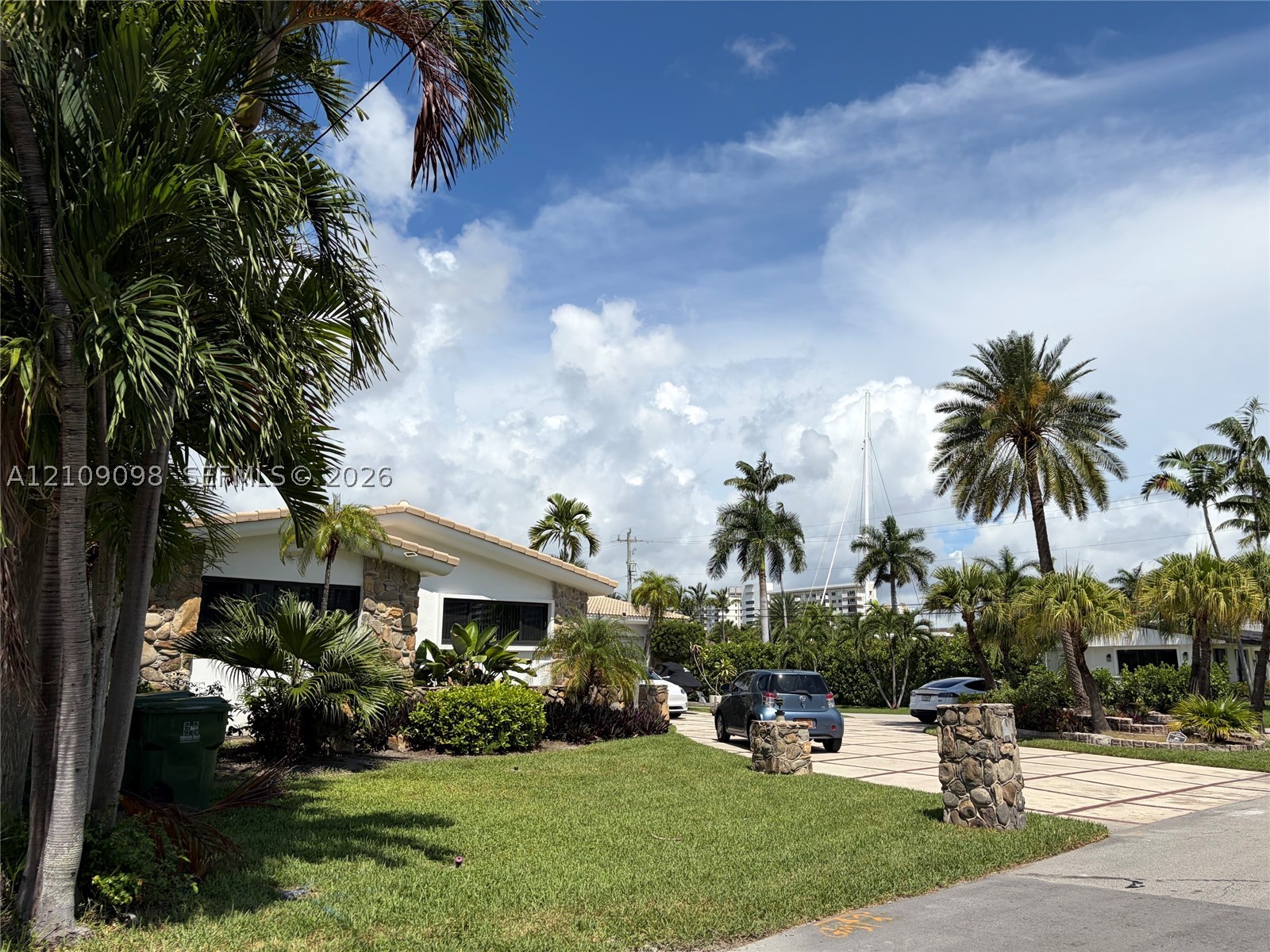 Hallandale Beach photo 2