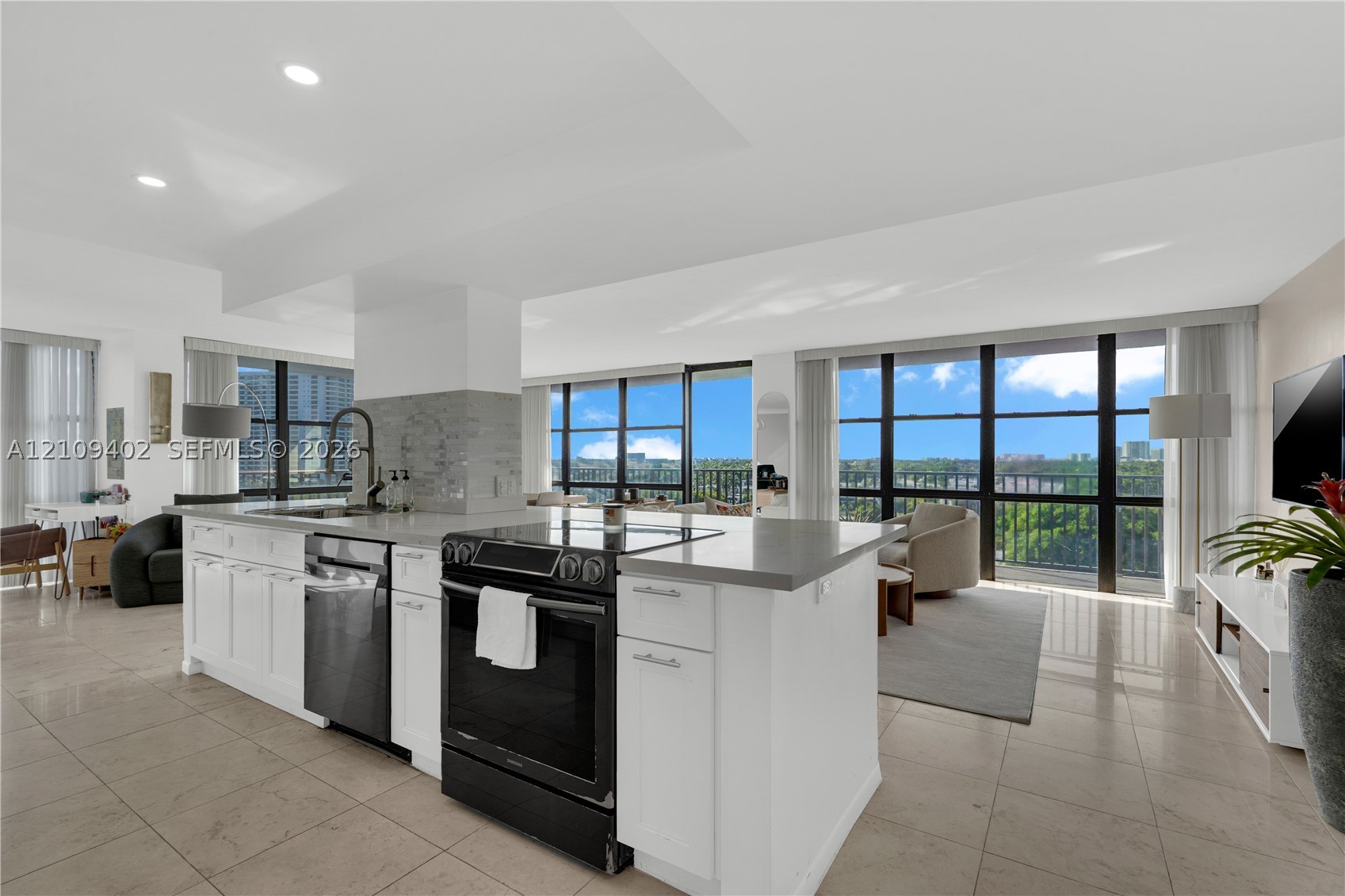 Hallandale Beach photo 2