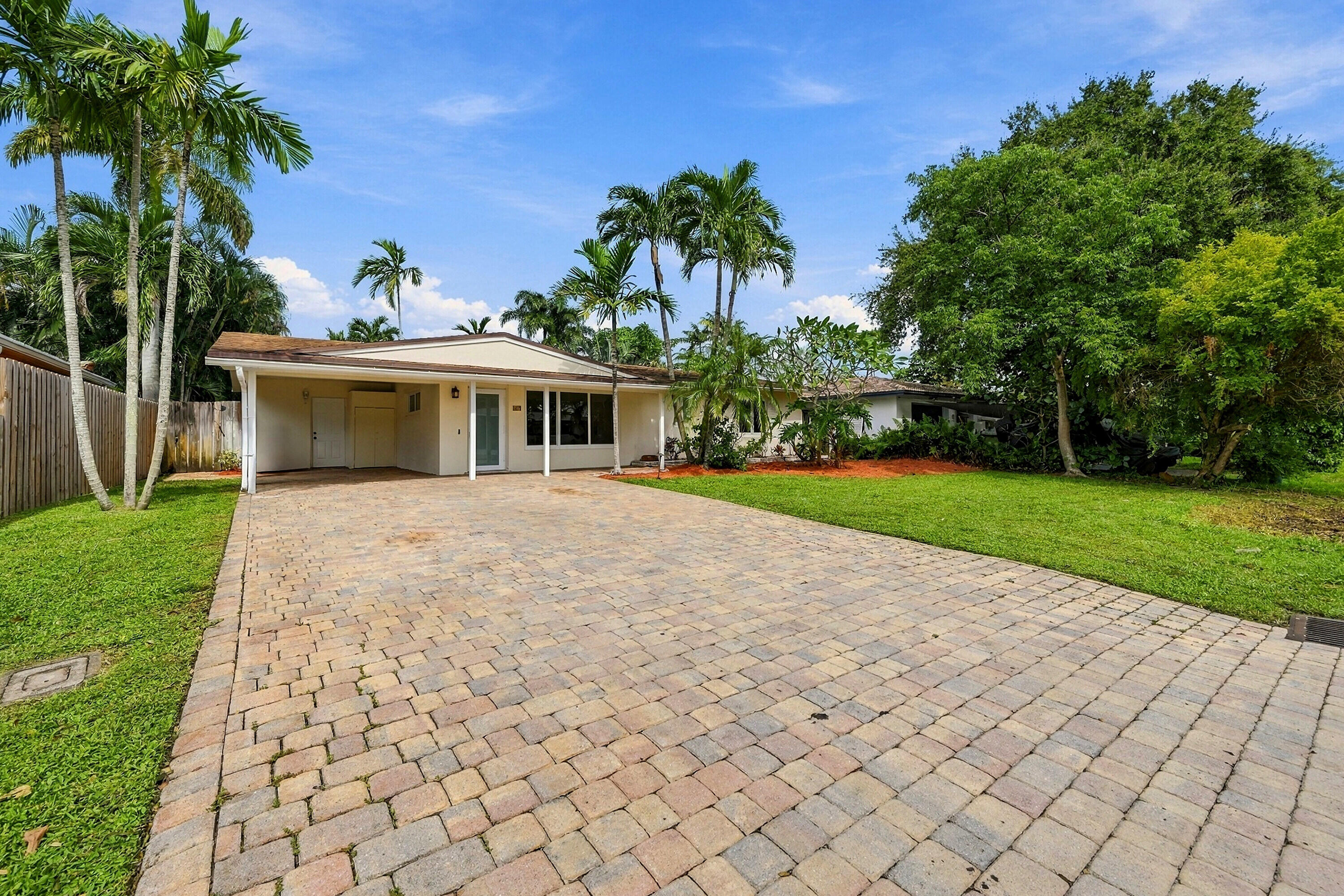 Wilton Manors photo 2