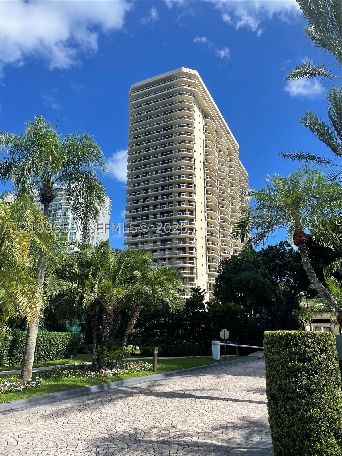 Aventura photo 2