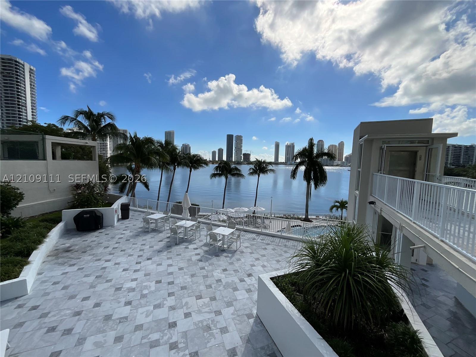 Aventura photo 2