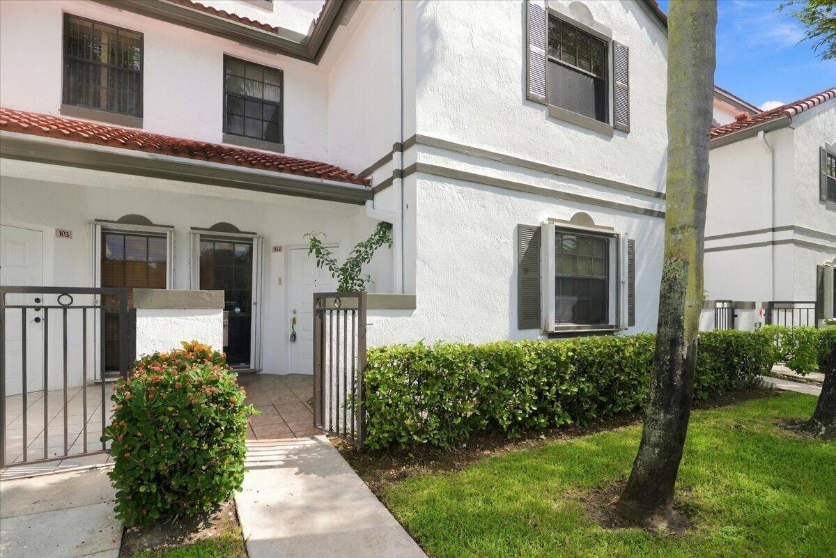 Pembroke Pines photo 2